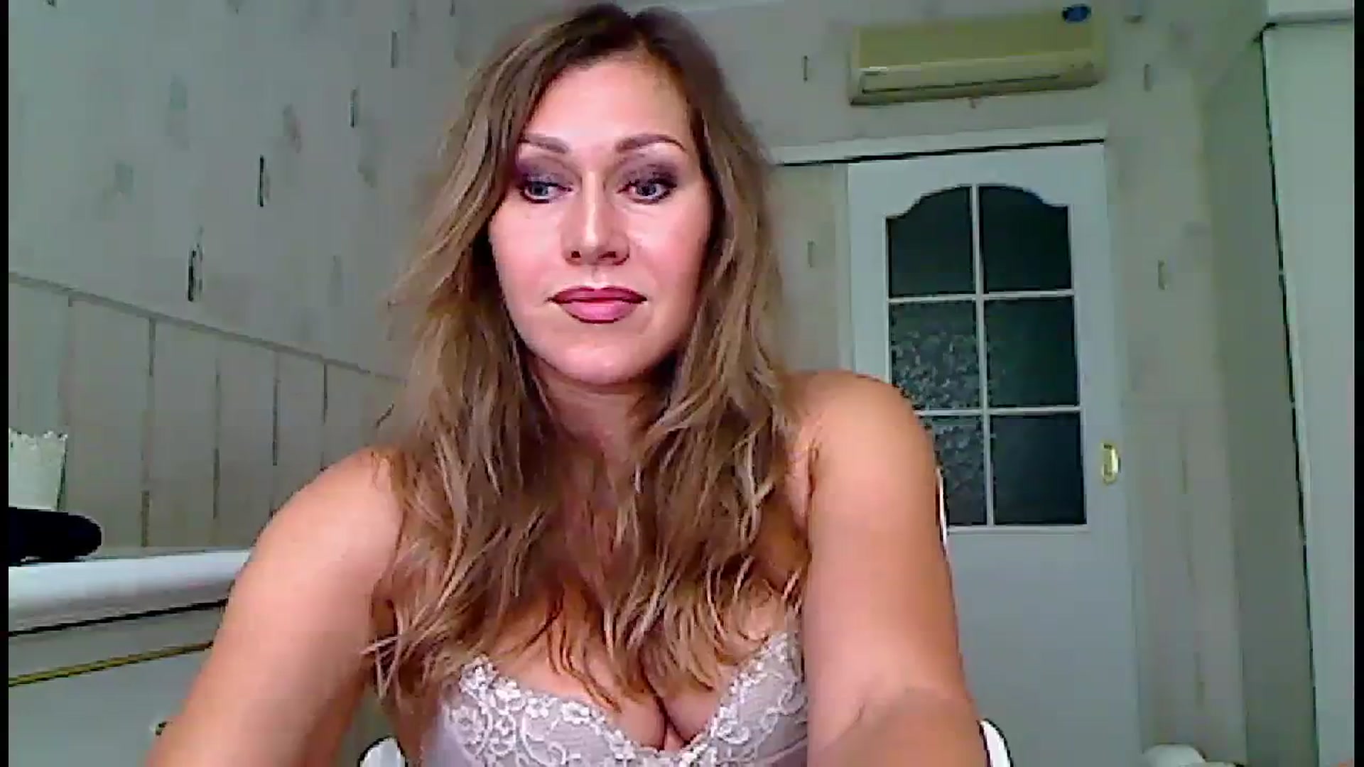 Gallery image thumbnail from Amiri's myfreecams stream on, 08/20/2023, 04:57 image 7 of 20