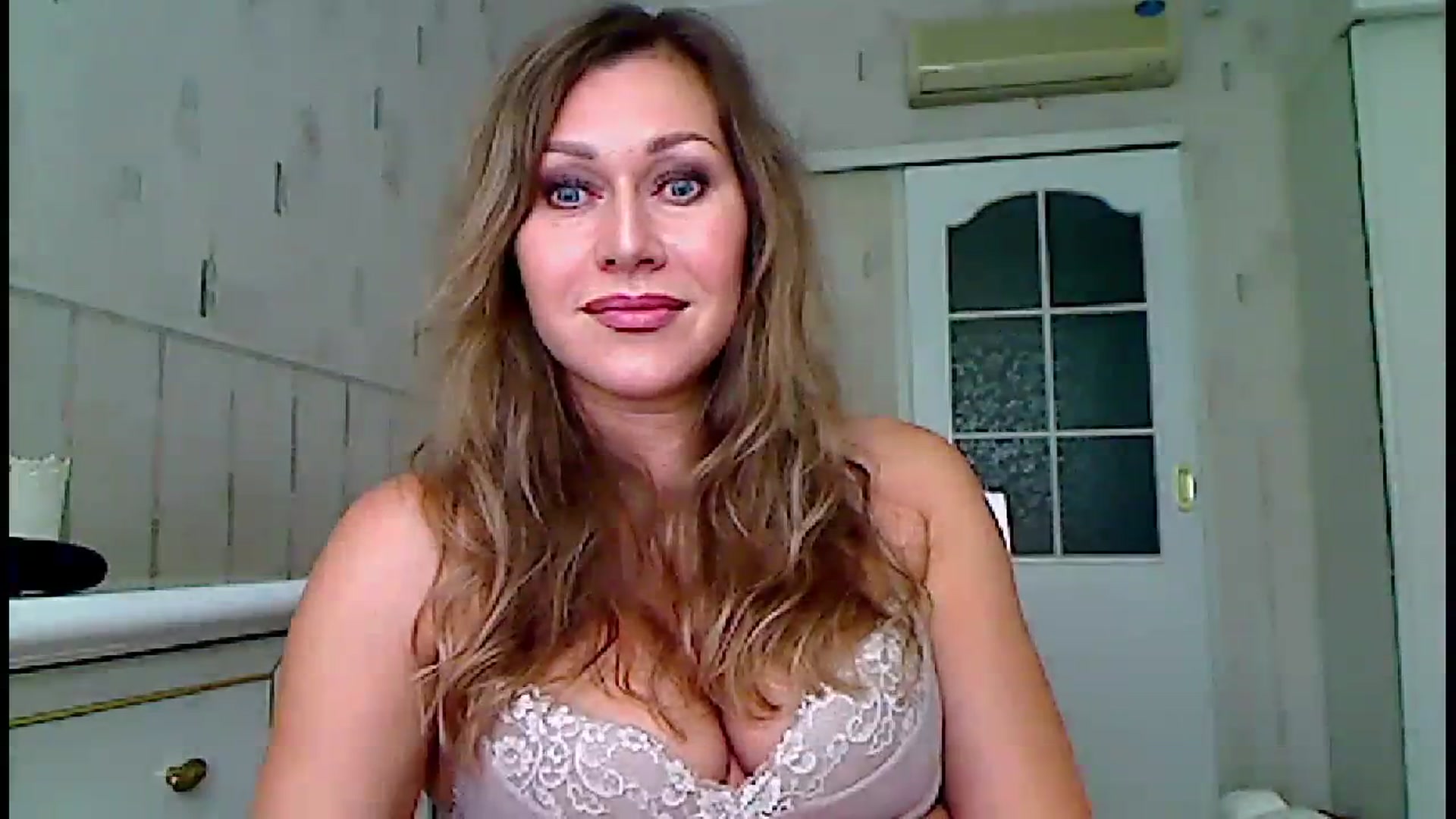 Gallery image thumbnail from Amiri's myfreecams stream on, 08/20/2023, 04:57 image 6 of 20