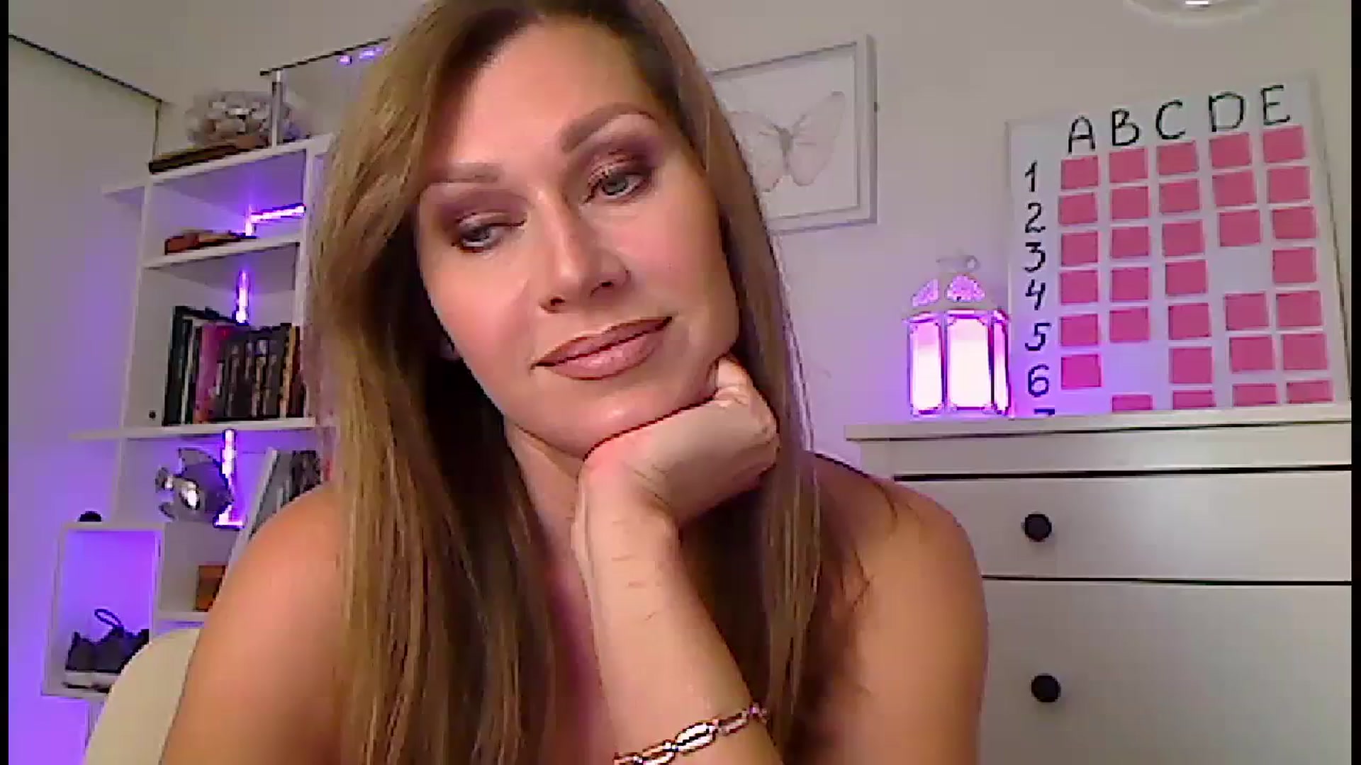 Gallery image thumbnail from Amiri's myfreecams stream on, 09/24/2023, 02:18 image 20 of 20