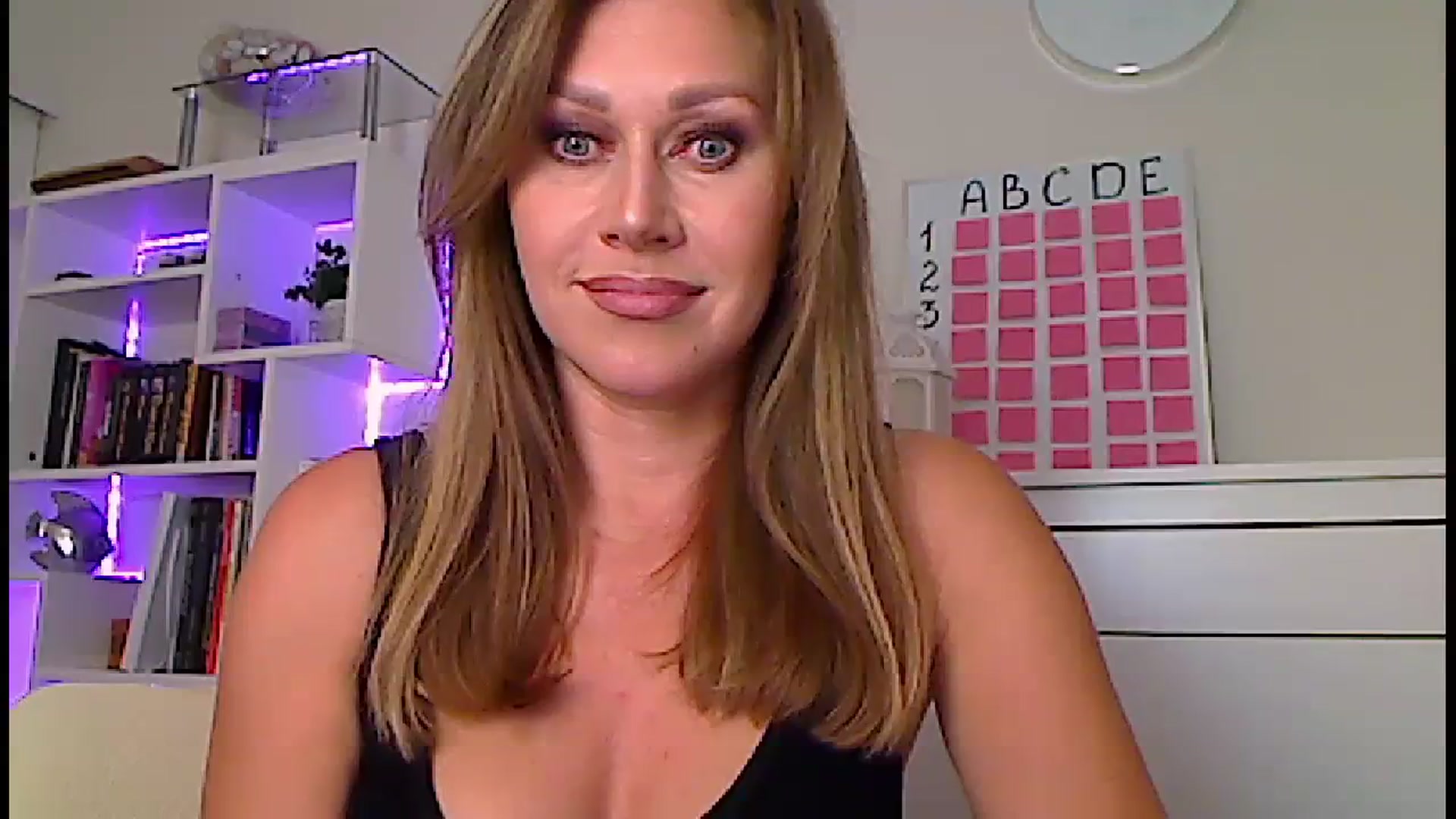 Gallery image thumbnail from Amiri's myfreecams stream on, 10/08/2023, 03:49 image 9 of 20