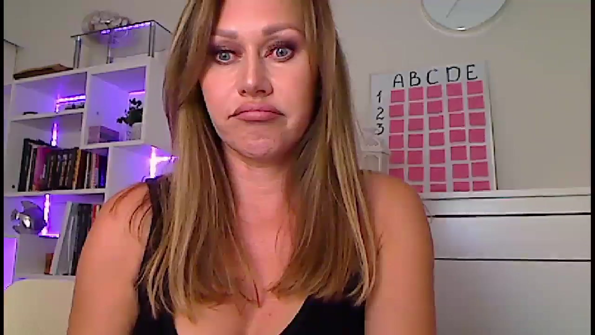 Gallery image thumbnail from Amiri's myfreecams stream on, 10/08/2023, 03:49 image 16 of 20
