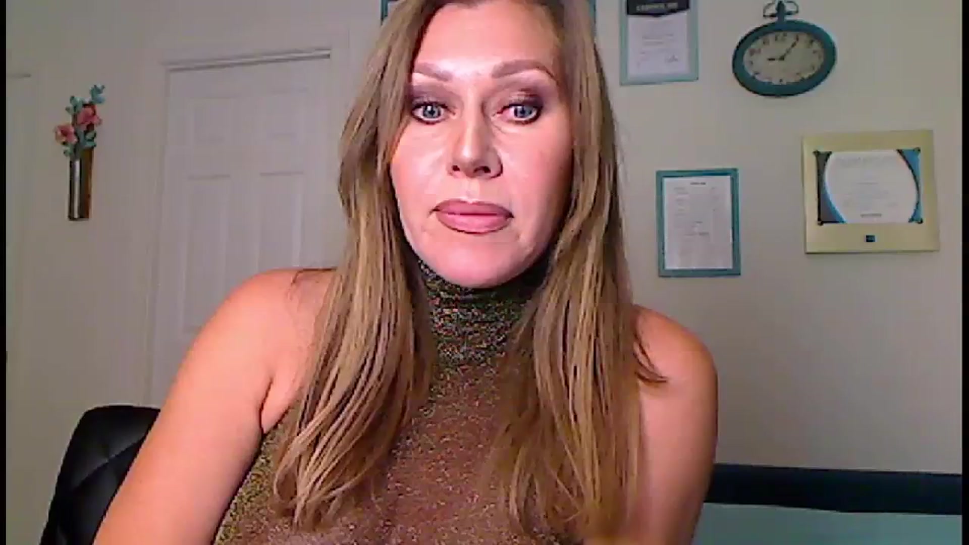 Gallery image thumbnail from Amiri's myfreecams stream on, 10/19/2023, 03:17 image 3 of 20