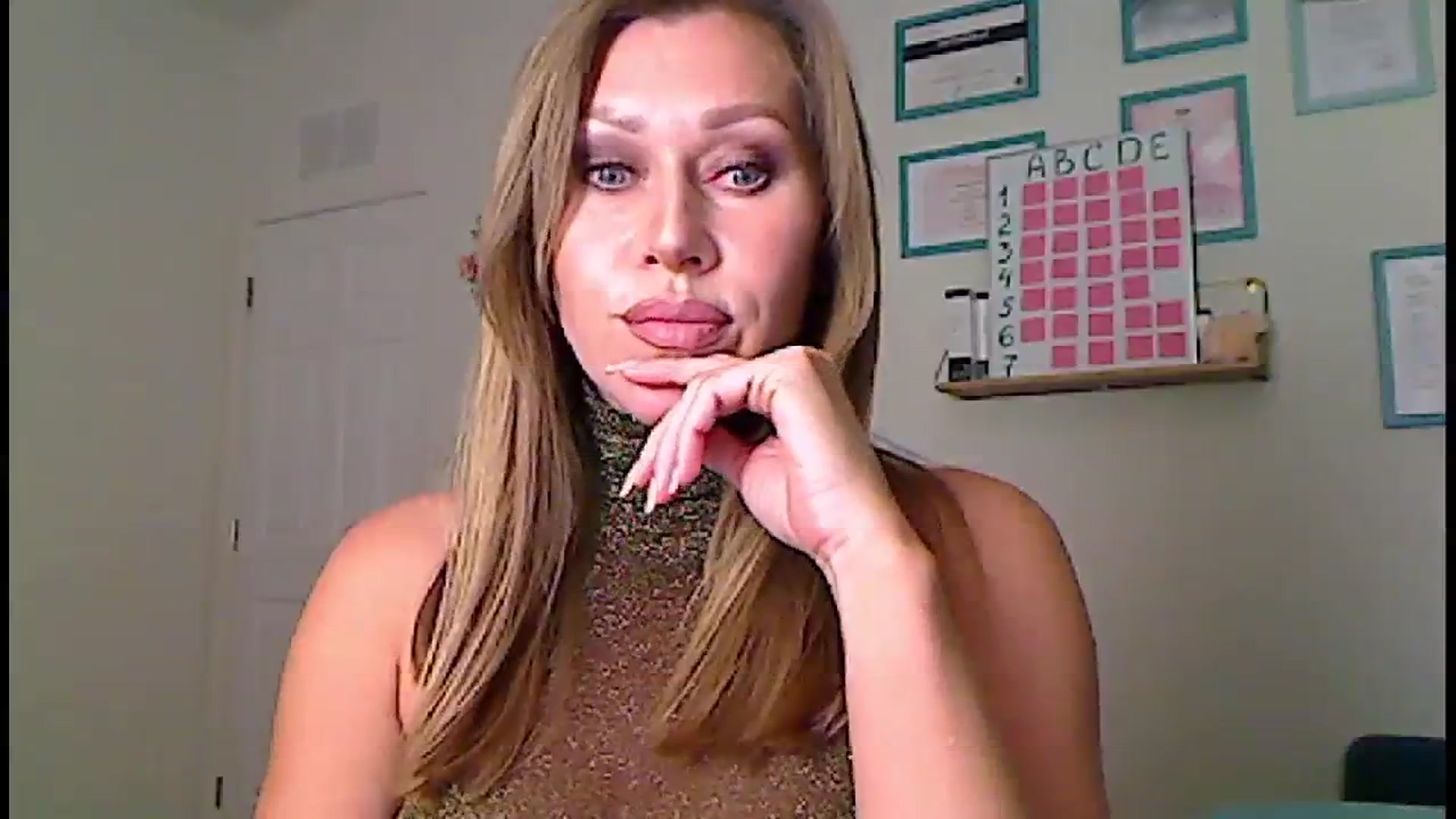 Gallery image thumbnail from Amiri's myfreecams stream on, 10/19/2023, 03:17 image 10 of 20