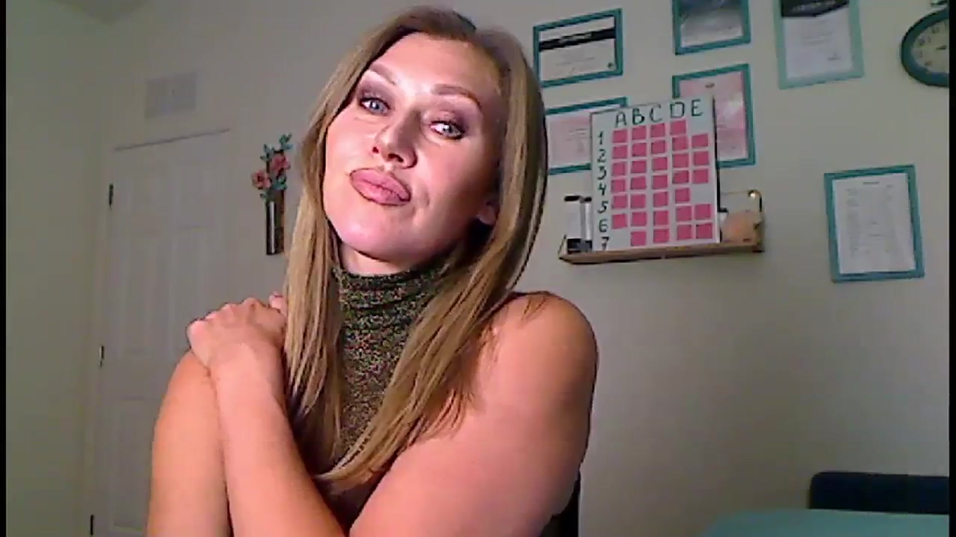 Gallery image thumbnail from Amiri's myfreecams stream on, 10/19/2023, 03:17 image 8 of 20