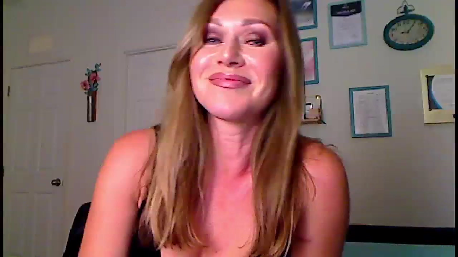 Gallery image thumbnail from Amiri's myfreecams stream on, 10/26/2023, 03:18 image 19 of 20