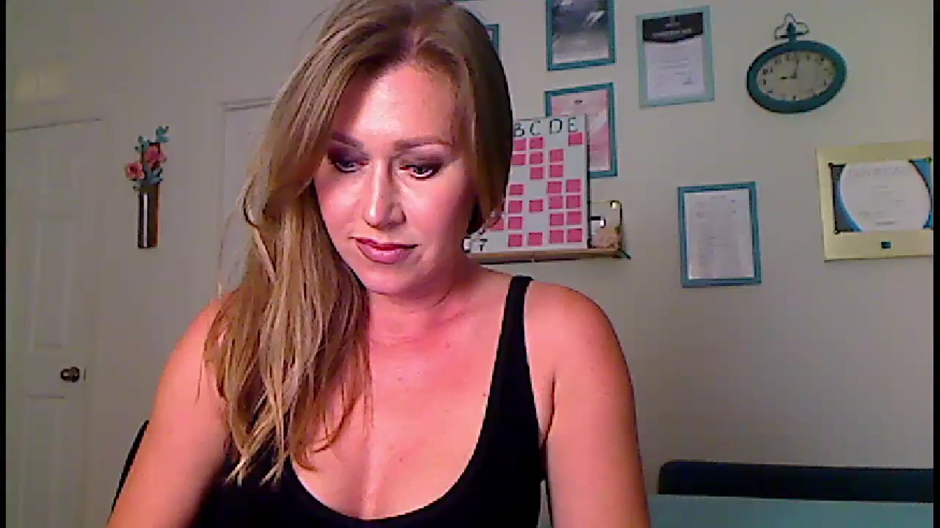 Gallery image thumbnail from Amiri's myfreecams stream on, 10/26/2023, 03:18 image 18 of 20