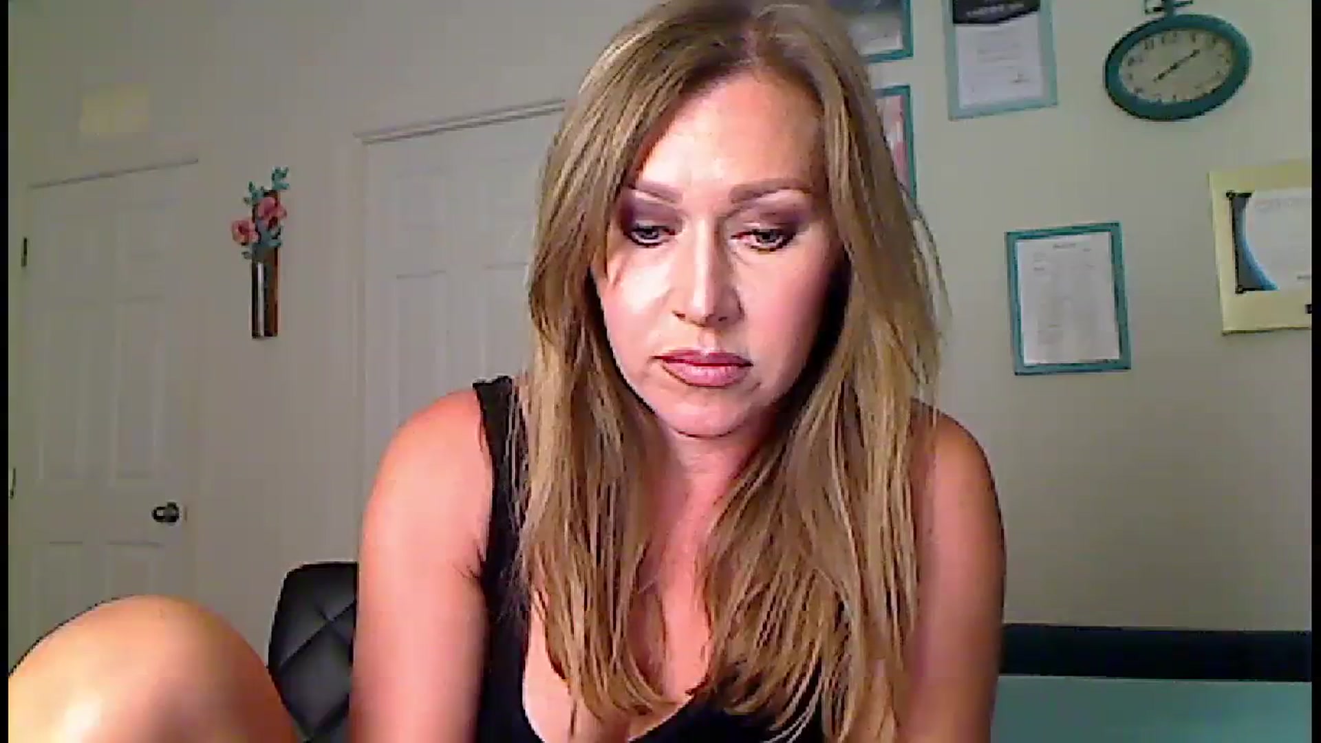 Gallery image thumbnail from Amiri's myfreecams stream on, 10/26/2023, 03:18 image 5 of 20