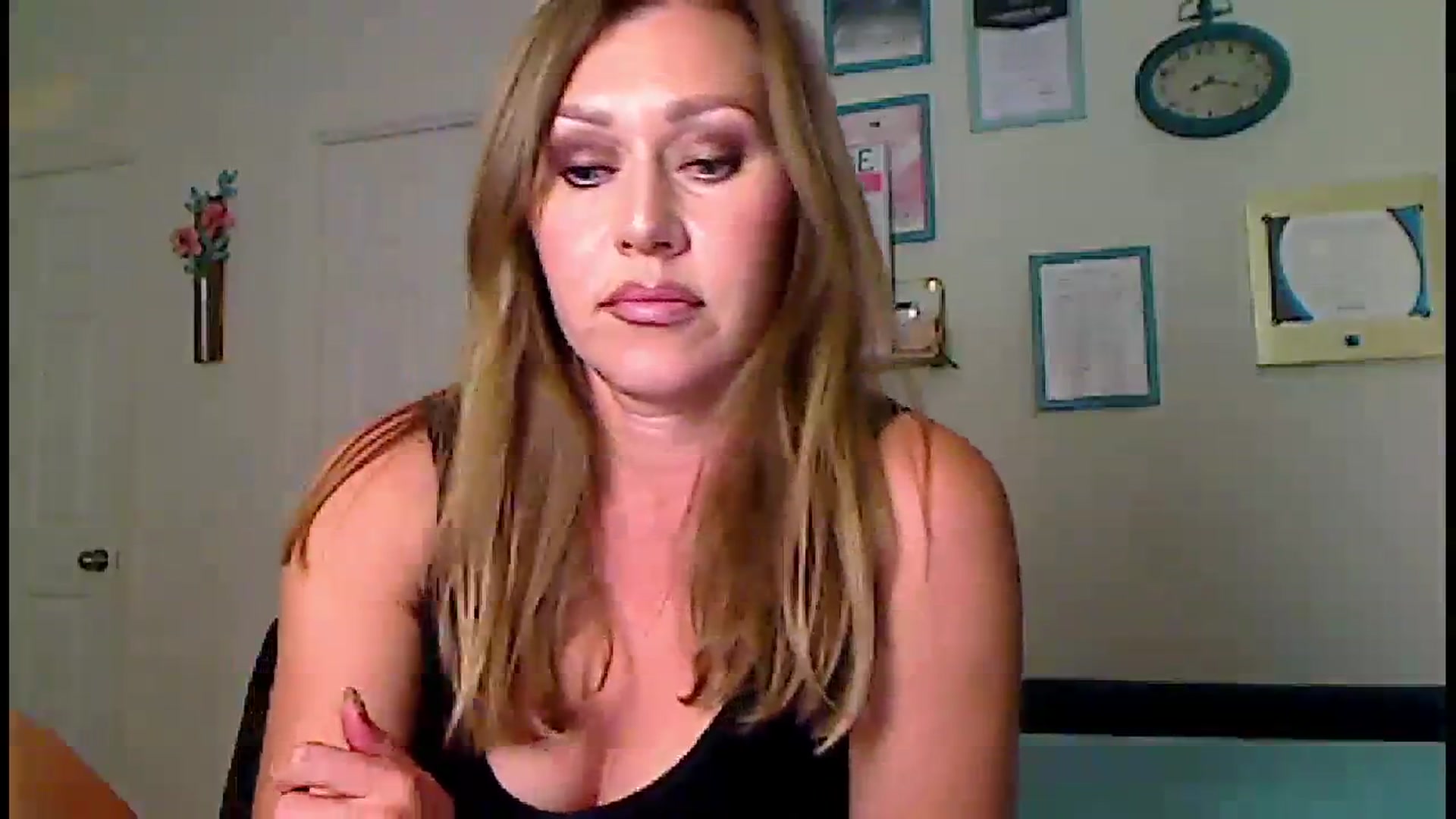 Gallery image thumbnail from Amiri's myfreecams stream on, 10/26/2023, 03:18 image 7 of 20