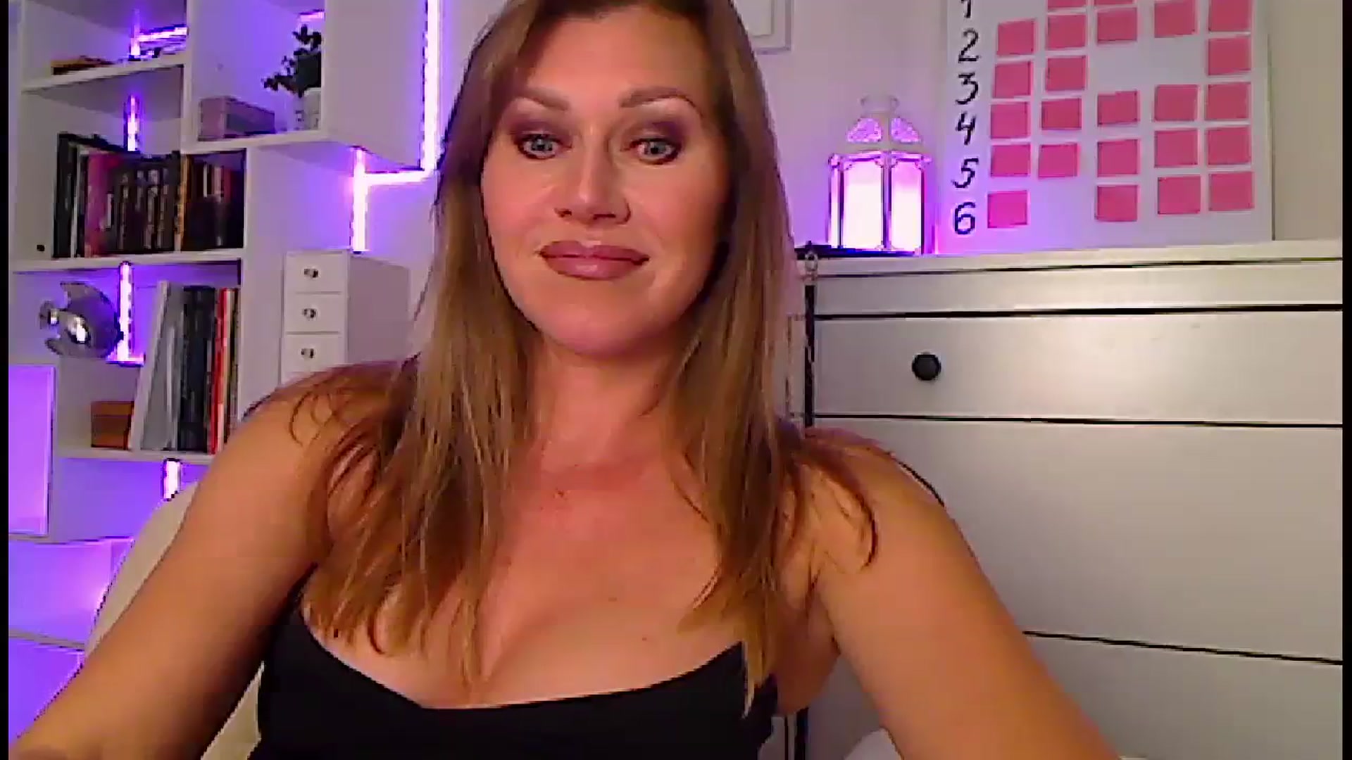 Gallery image thumbnail from Amiri's myfreecams stream on, 11/13/2023, 05:18 image 18 of 20