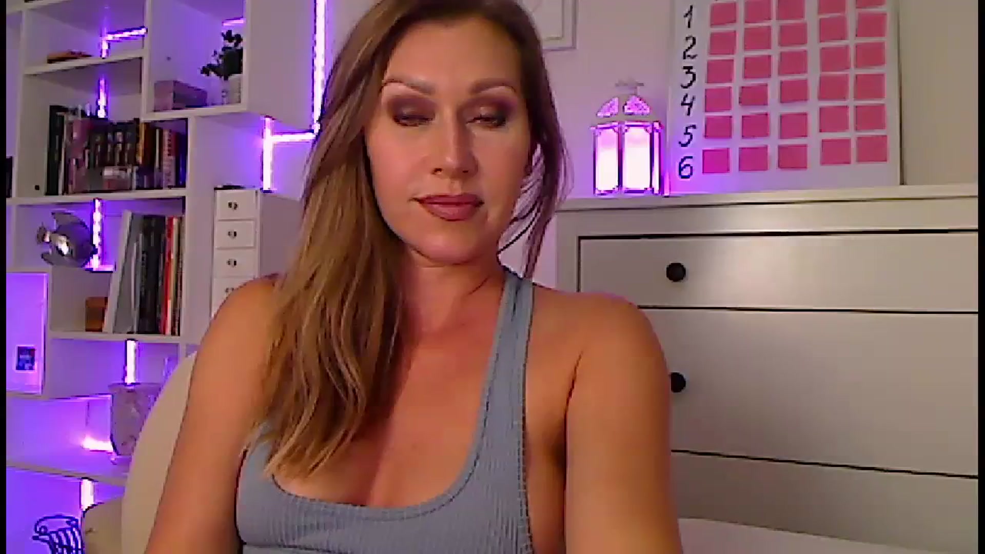 Gallery image thumbnail from Amiri's myfreecams stream on, 11/19/2023, 04:39 image 5 of 20