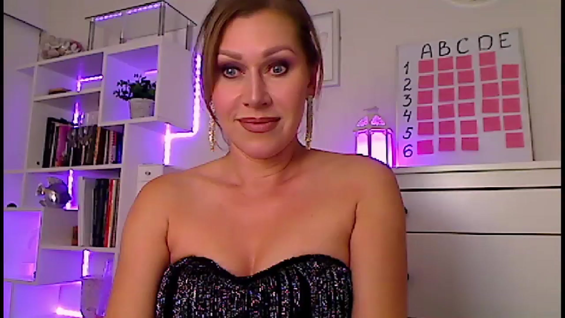 Gallery image thumbnail from Amiri's myfreecams stream on, 11/27/2023, 05:12 image 1 of 20