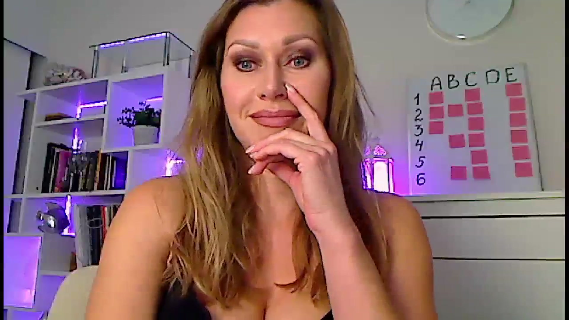 Gallery image thumbnail from Amiri's myfreecams stream on, 11/30/2023, 05:55 image 18 of 20