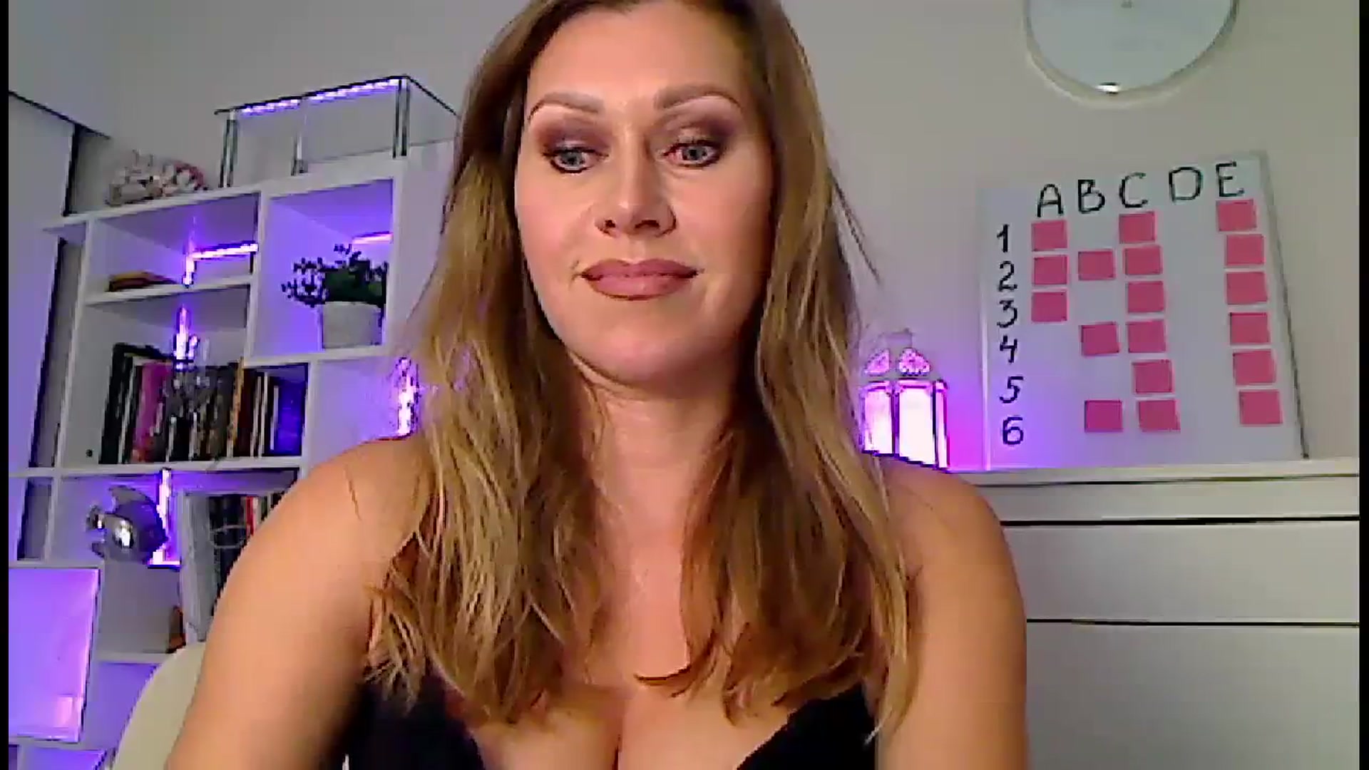 Gallery image thumbnail from Amiri's myfreecams stream on, 11/30/2023, 05:55 image 17 of 20