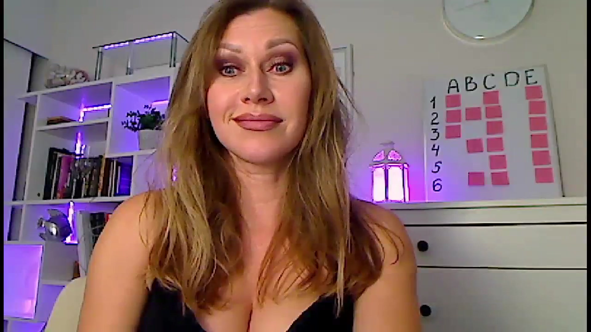 Gallery image thumbnail from Amiri's myfreecams stream on, 11/30/2023, 05:55 image 14 of 20