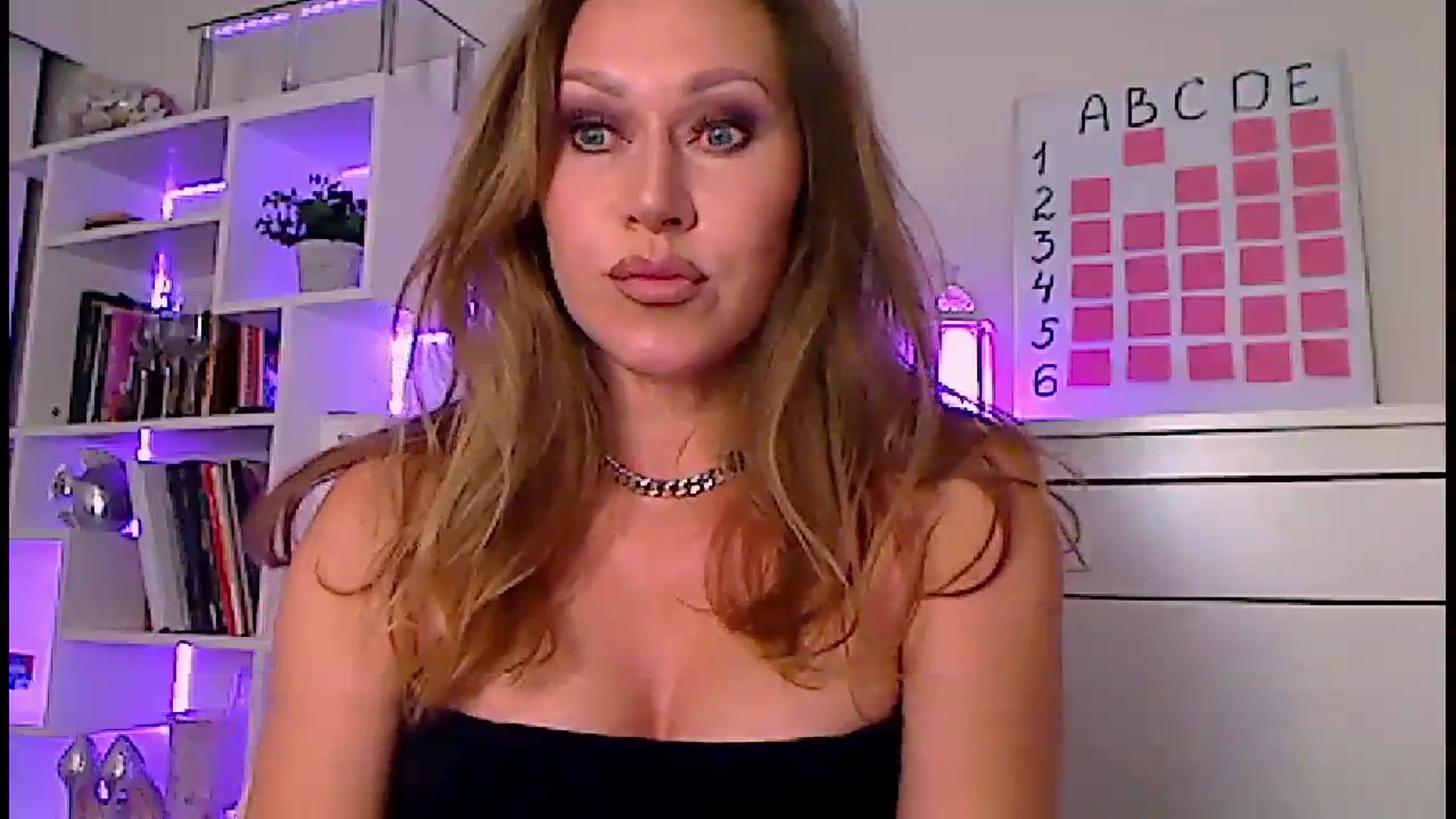 Gallery image thumbnail from Amiri's myfreecams stream on, 12/04/2023, 04:18 image 9 of 20