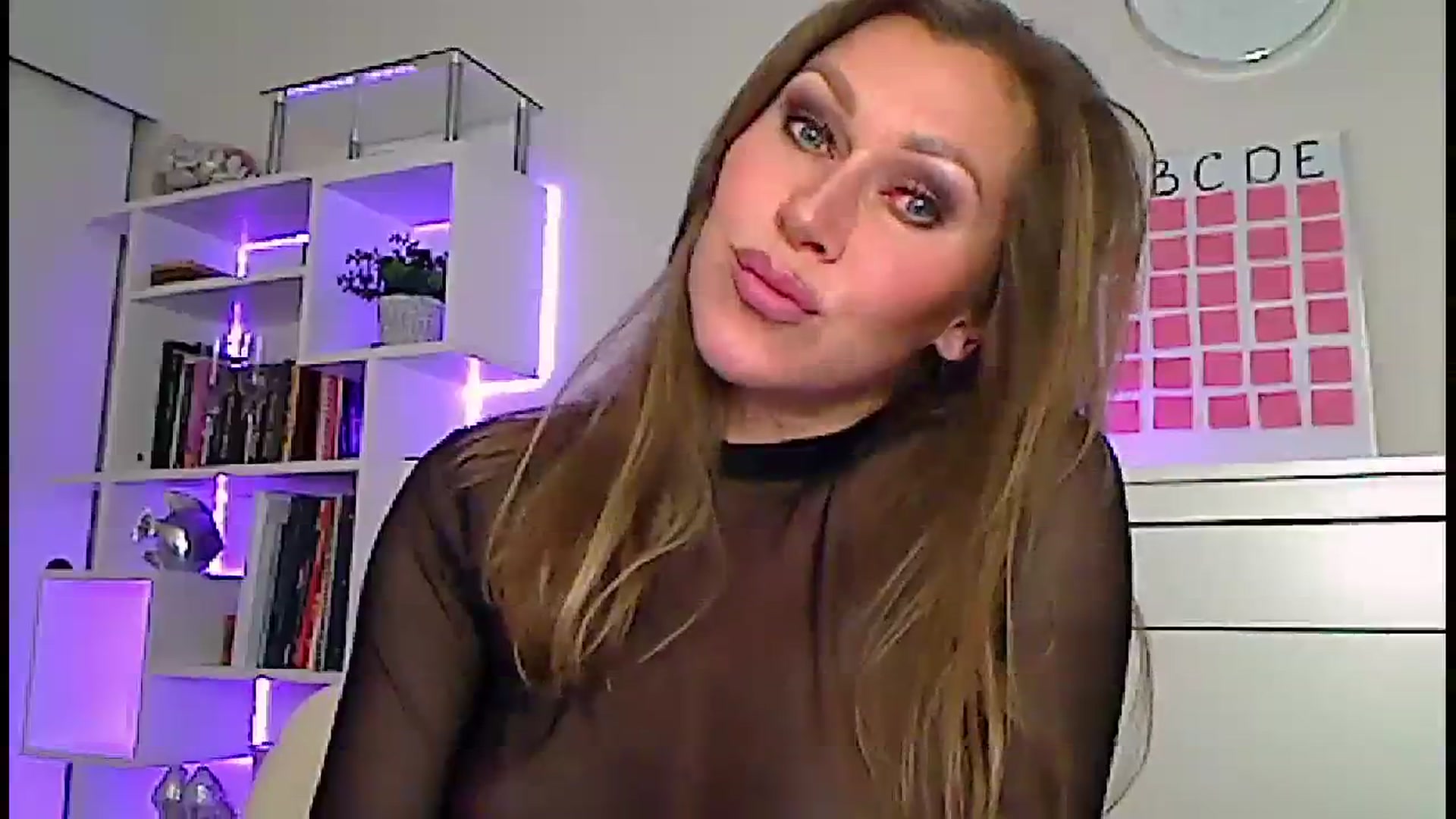 Gallery image thumbnail from Amiri's myfreecams stream on, 12/17/2023, 05:29 image 18 of 20