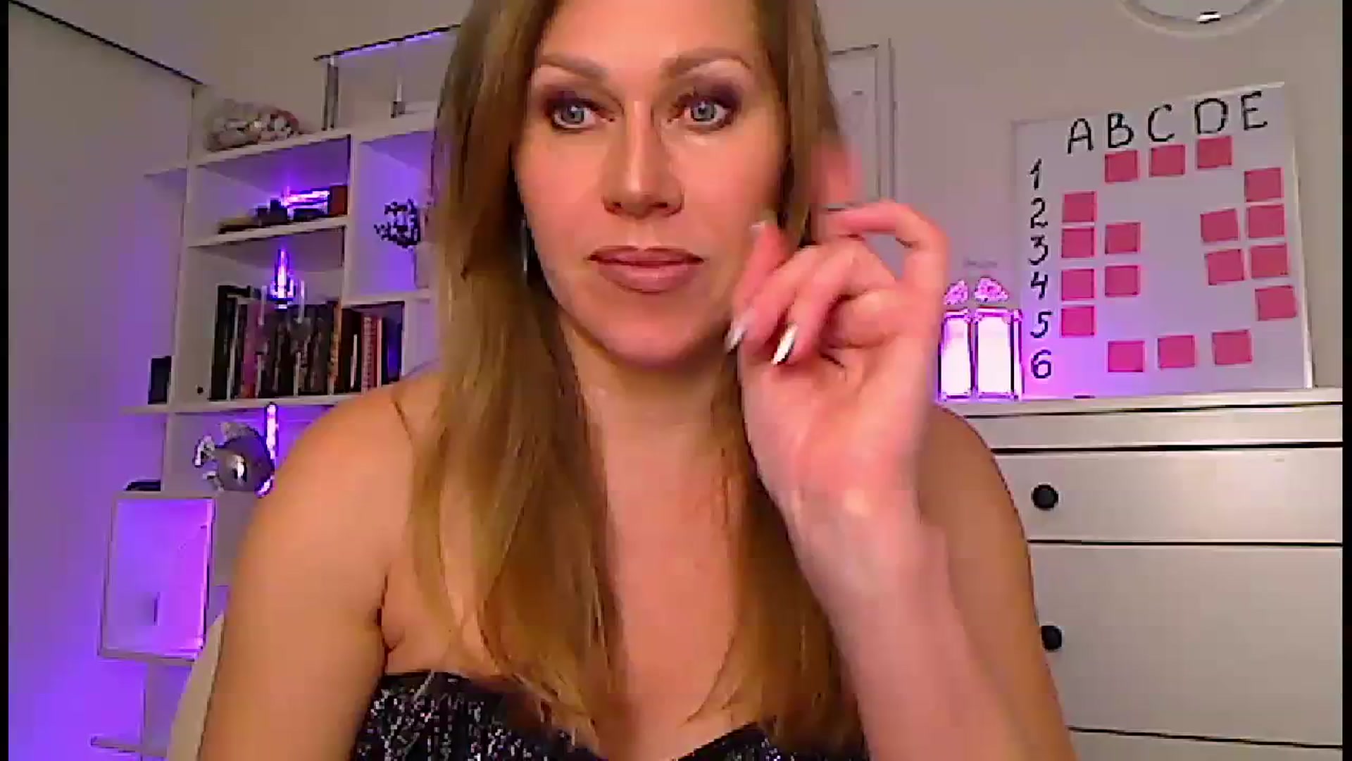 Gallery image thumbnail from Amiri's myfreecams stream on, 12/31/2023, 07:32 image 10 of 20