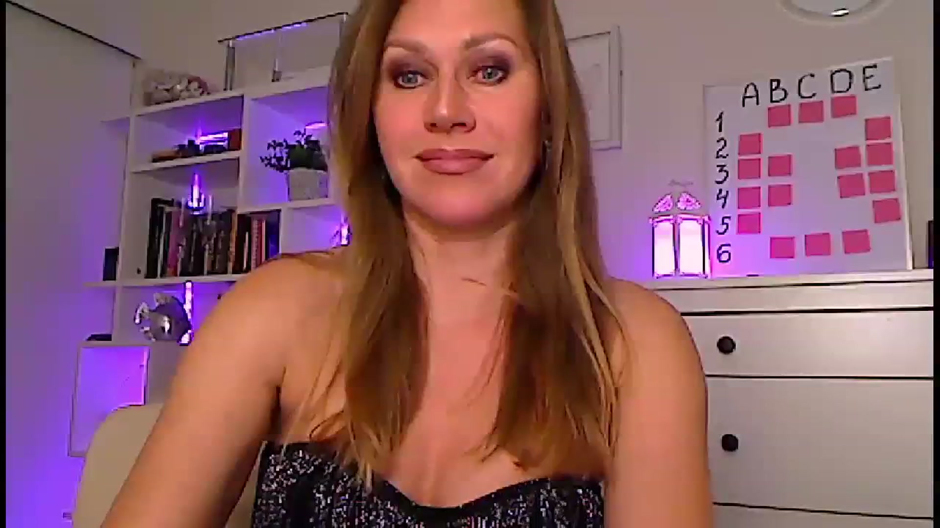 Gallery image thumbnail from Amiri's myfreecams stream on, 12/31/2023, 07:32 image 18 of 20