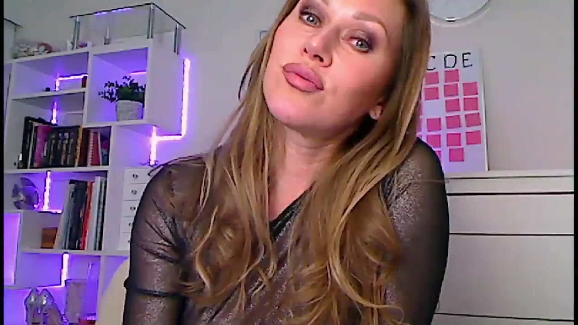 Gallery image thumbnail from Amiri's myfreecams stream on, 02/18/2024, 05:33 image 13 of 20