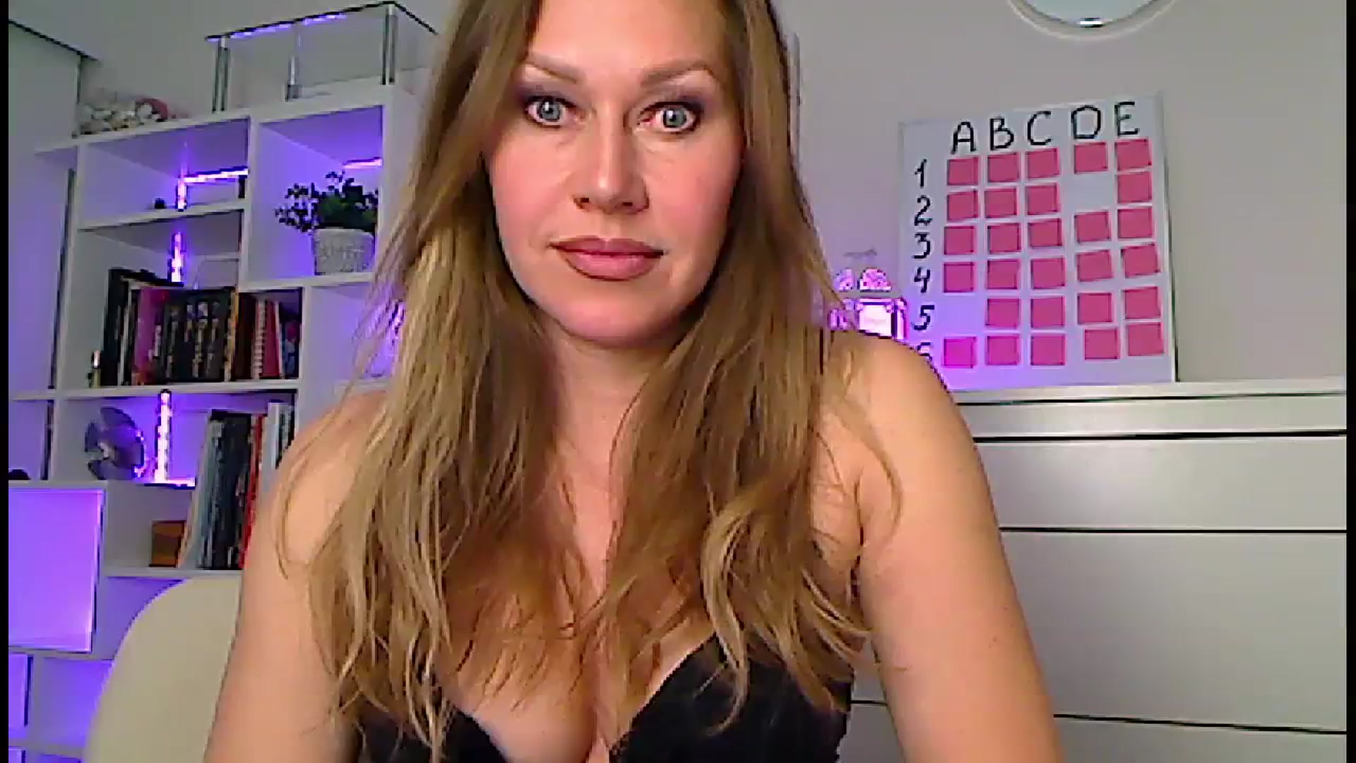 Gallery image thumbnail from Amiri's myfreecams stream on, 02/22/2024, 04:48 image 10 of 20