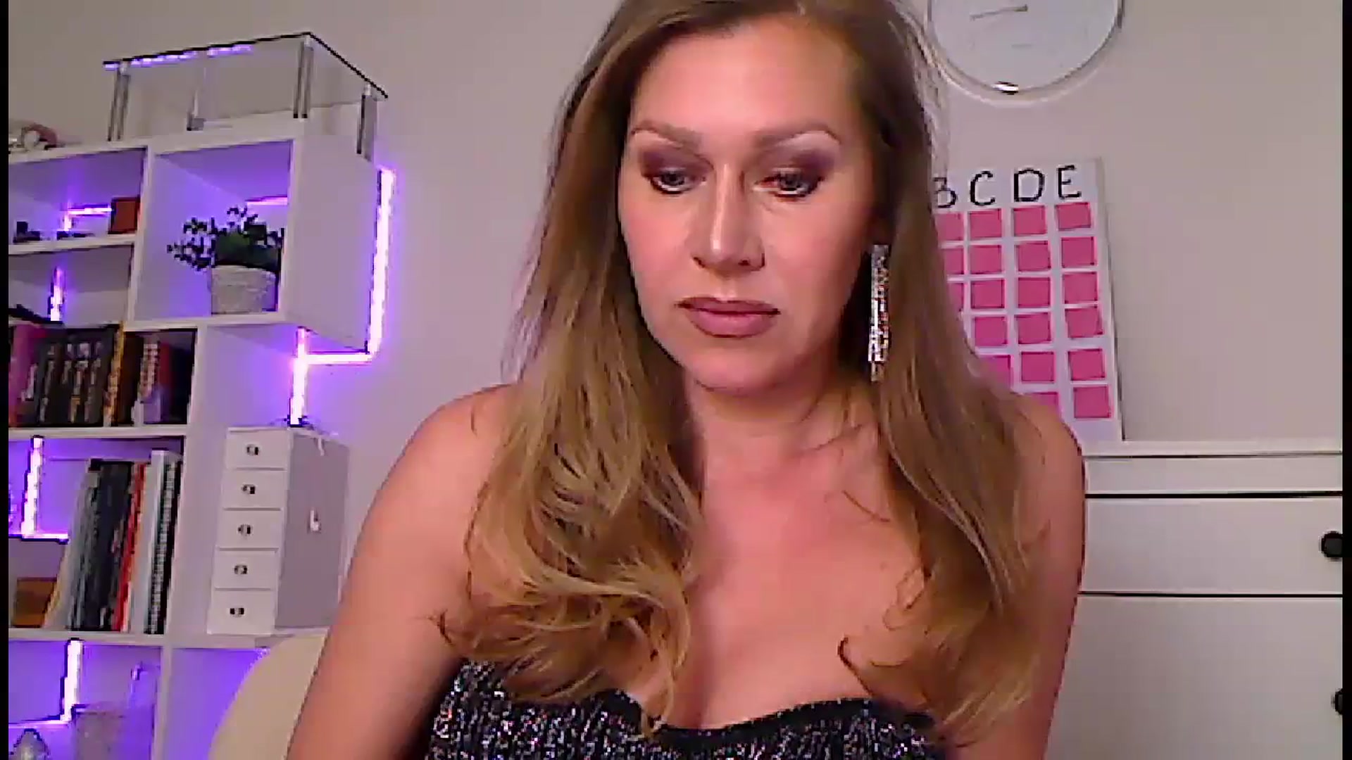 Gallery image thumbnail from Amiri's myfreecams stream on, 03/04/2024, 04:47 image 9 of 20