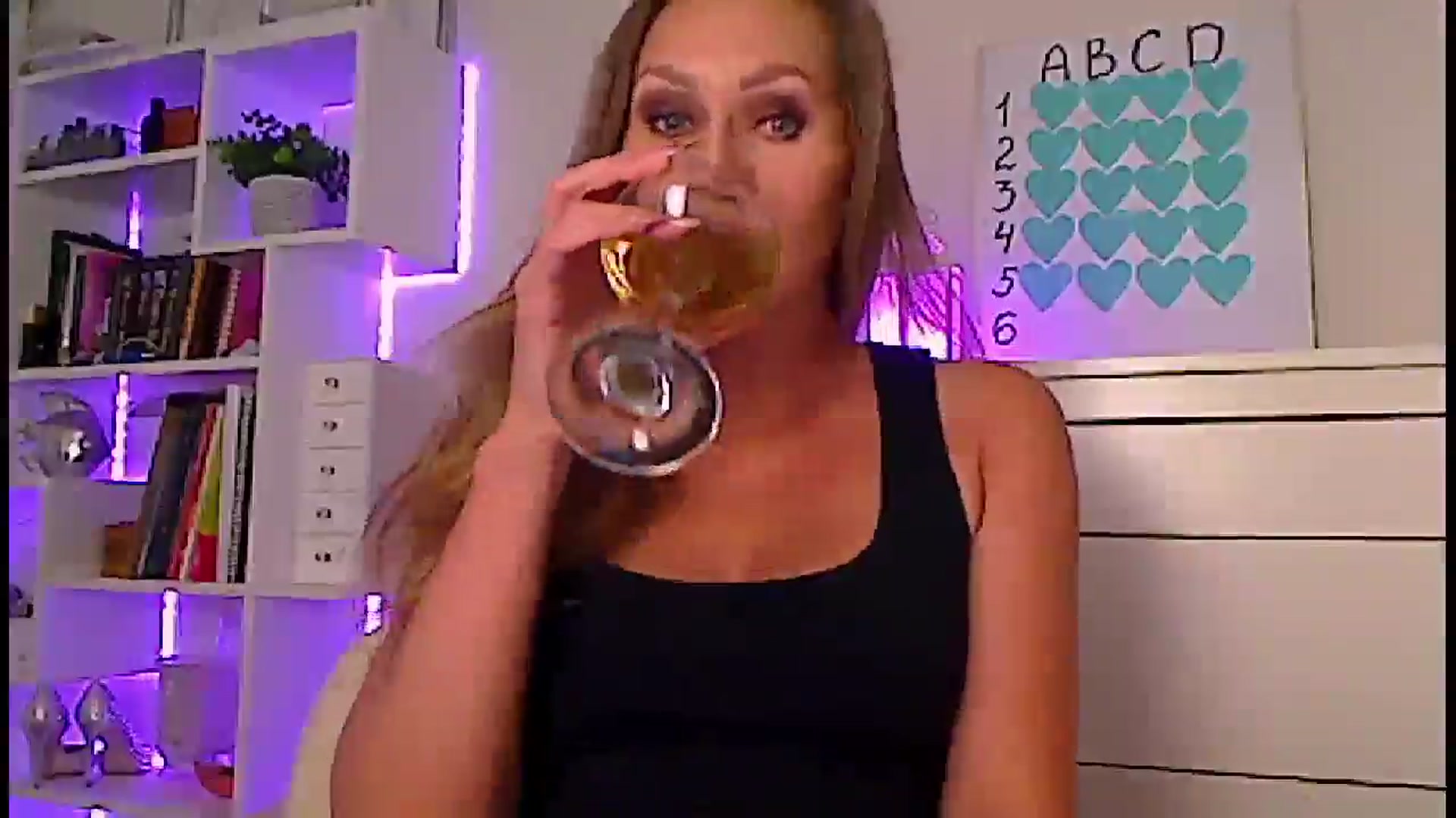 Gallery image thumbnail from Amiri's myfreecams stream on, 06/13/2024, 02:52 image 13 of 20
