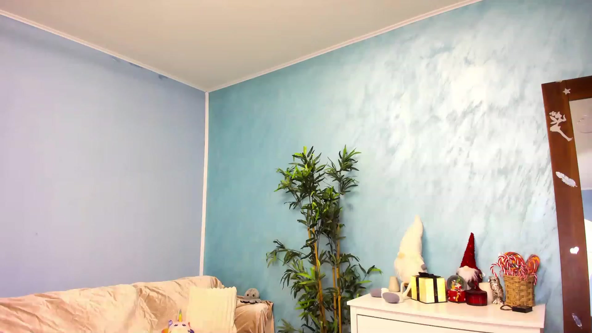 Gallery image thumbnail from AmisGold's myfreecams stream on, 12/13/2022, 01:31 image 7 of 20