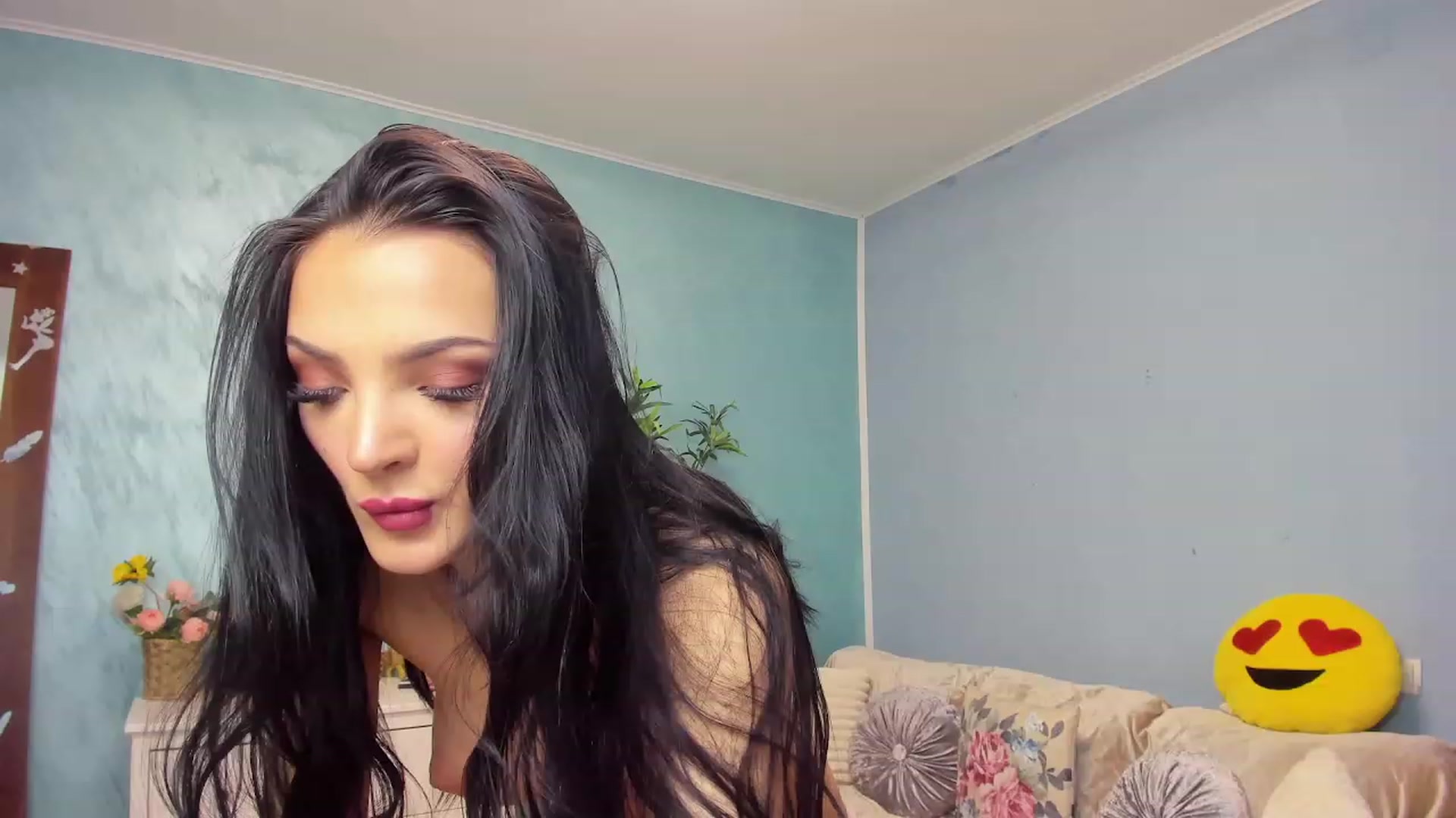 Gallery image thumbnail from AmisGold's myfreecams stream on, 04/08/2023, 21:10 image 19 of 20