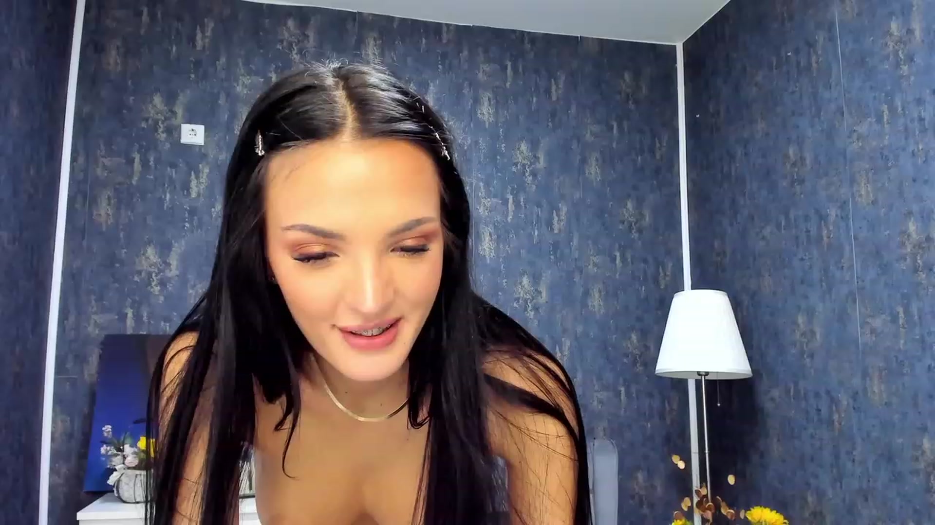 Gallery image thumbnail from AmisGold's myfreecams stream on, 10/19/2023, 24:57 image 19 of 20