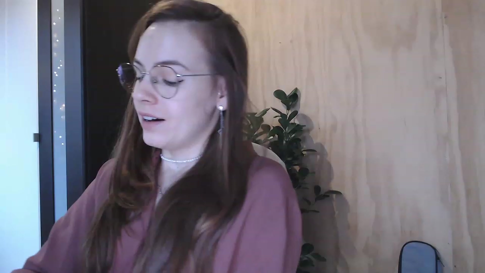Gallery image thumbnail from Ammeliy's myfreecams stream on, 12/23/2022, 12:41 image 2 of 20