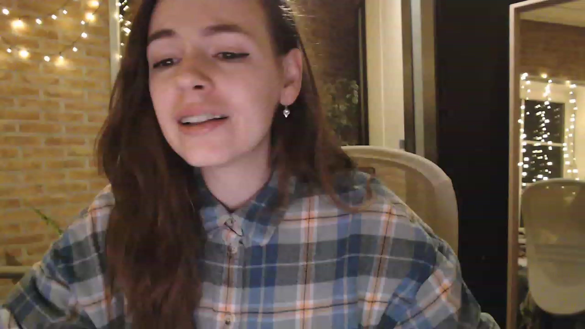 Gallery image thumbnail from Ammeliy's myfreecams stream on, 12/28/2022, 18:09 image 18 of 20