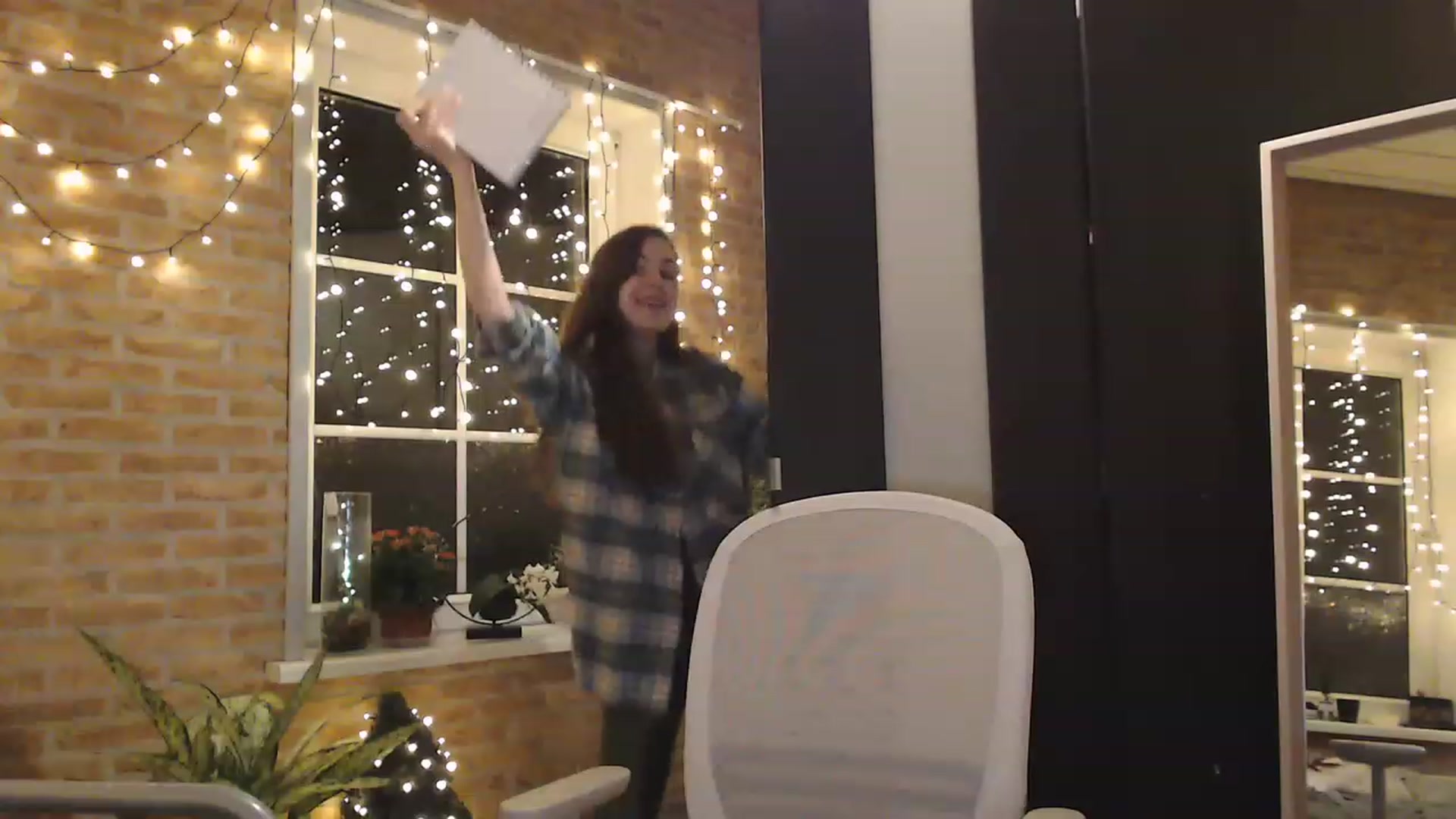 Gallery image thumbnail from Ammeliy's myfreecams stream on, 12/28/2022, 18:09 image 12 of 20