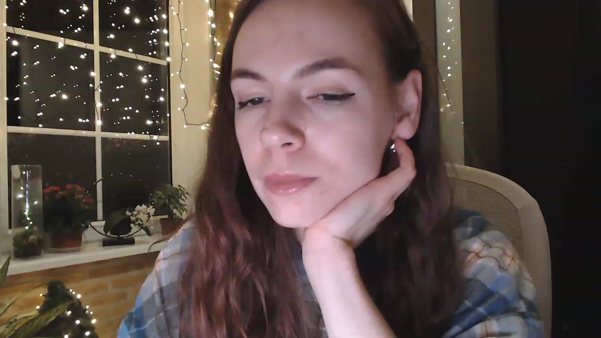 Gallery image thumbnail from Ammeliy's myfreecams stream on, 12/28/2022, 18:09 image 7 of 20