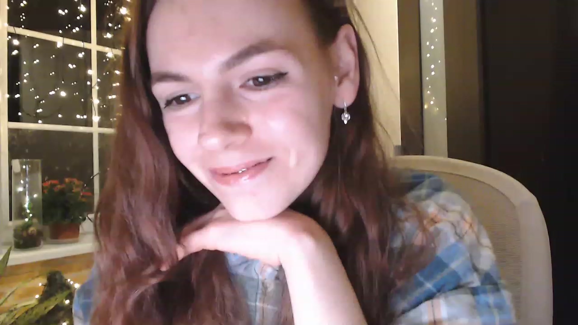 Gallery image thumbnail from Ammeliy's myfreecams stream on, 12/28/2022, 18:09 image 8 of 20