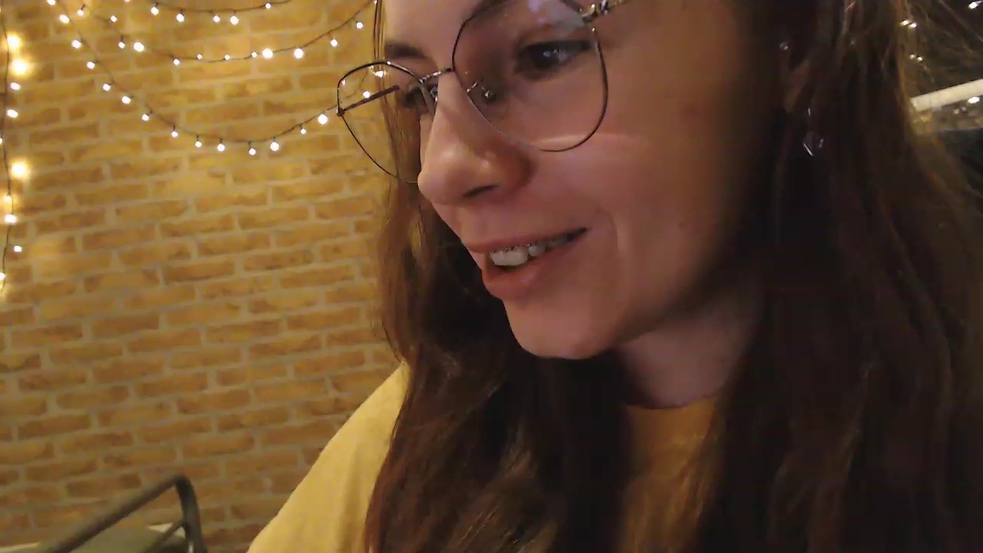 Gallery image thumbnail from Ammeliy's myfreecams stream on, 02/03/2023, 18:11 image 15 of 20