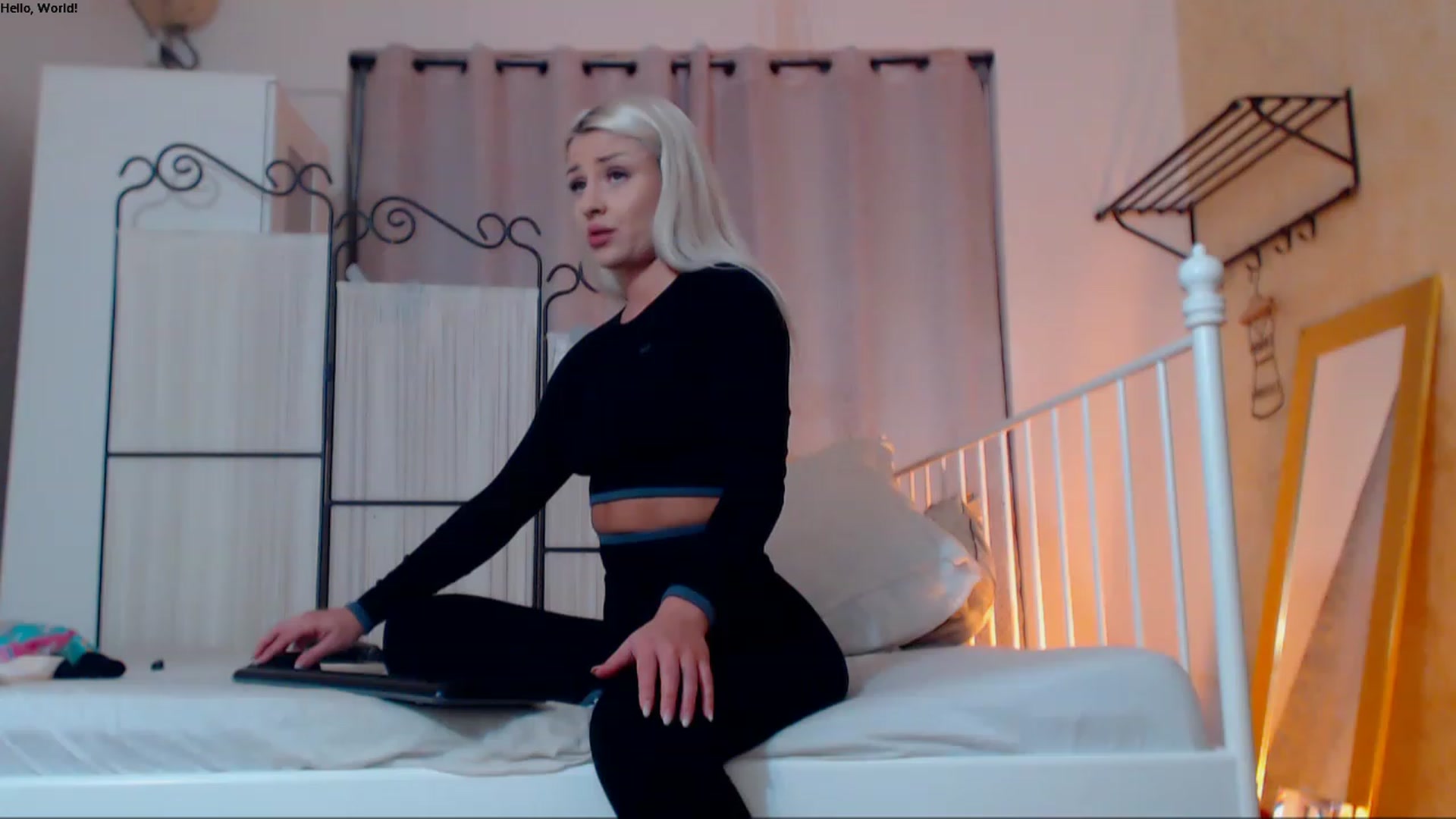 Gallery image thumbnail from Ammellyaxo's myfreecams stream on, 12/05/2022, 15:37 image 5 of 20