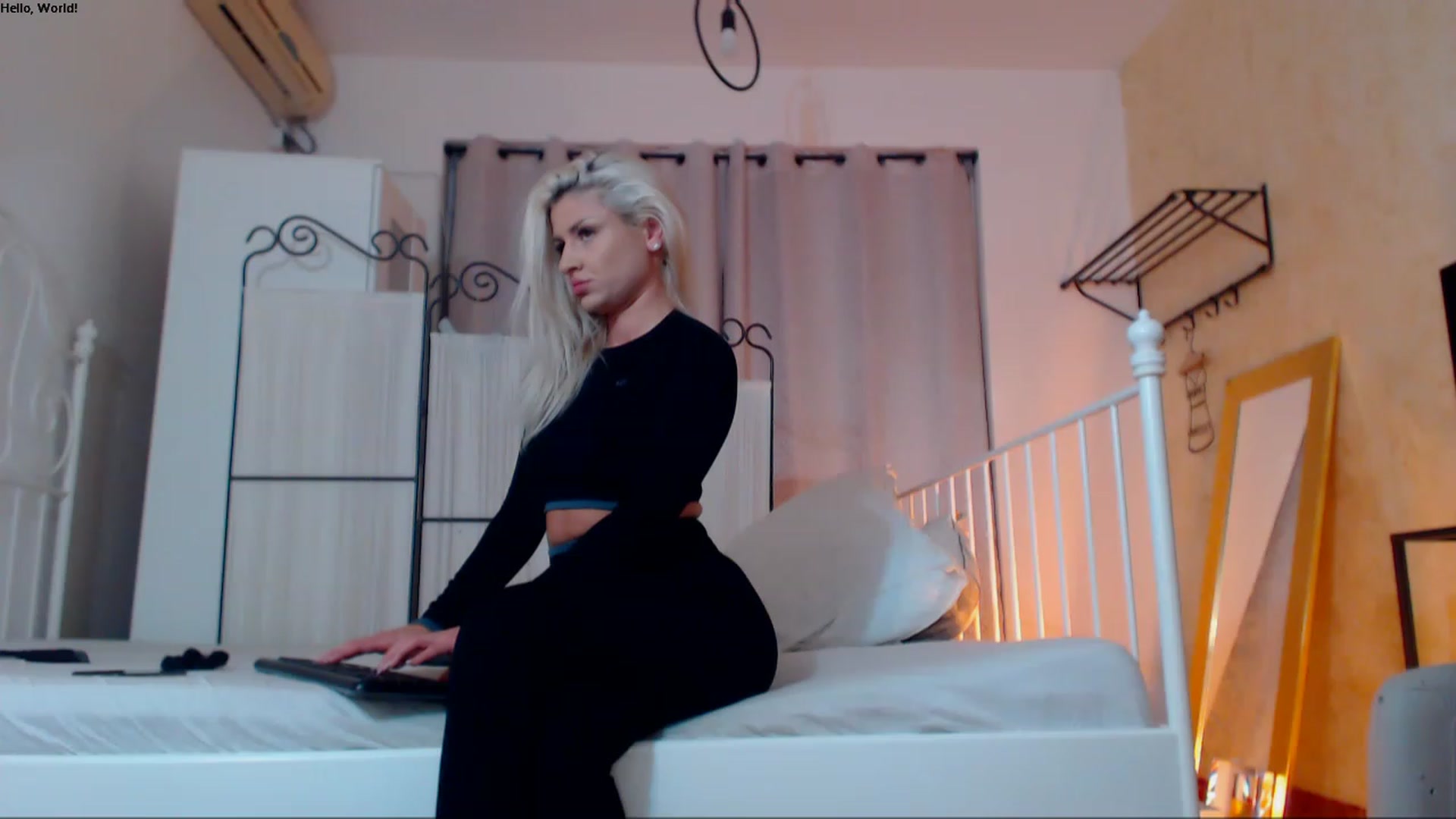 Gallery image thumbnail from Ammellyaxo's myfreecams stream on, 12/05/2022, 15:37 image 17 of 20