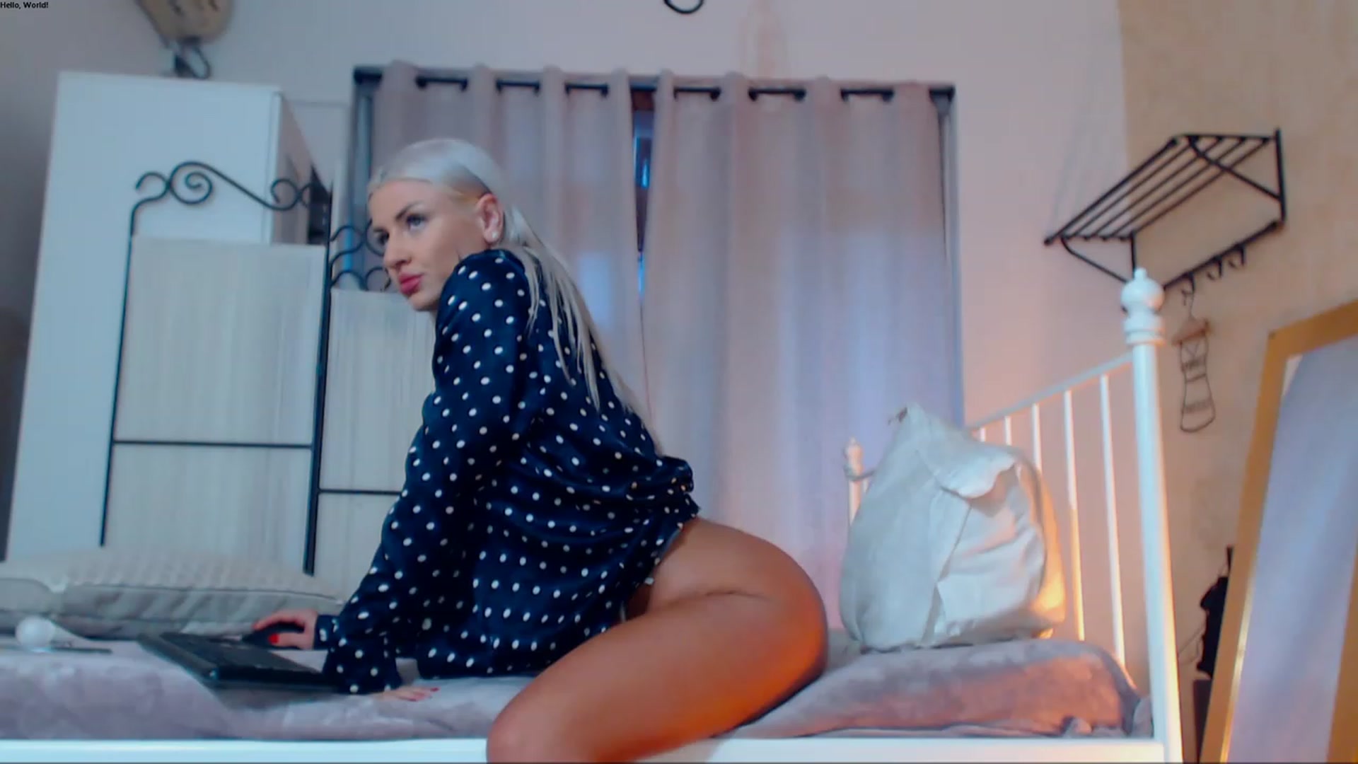 Gallery image thumbnail from Ammellyaxo's myfreecams stream on, 12/19/2022, 14:48 image 4 of 20