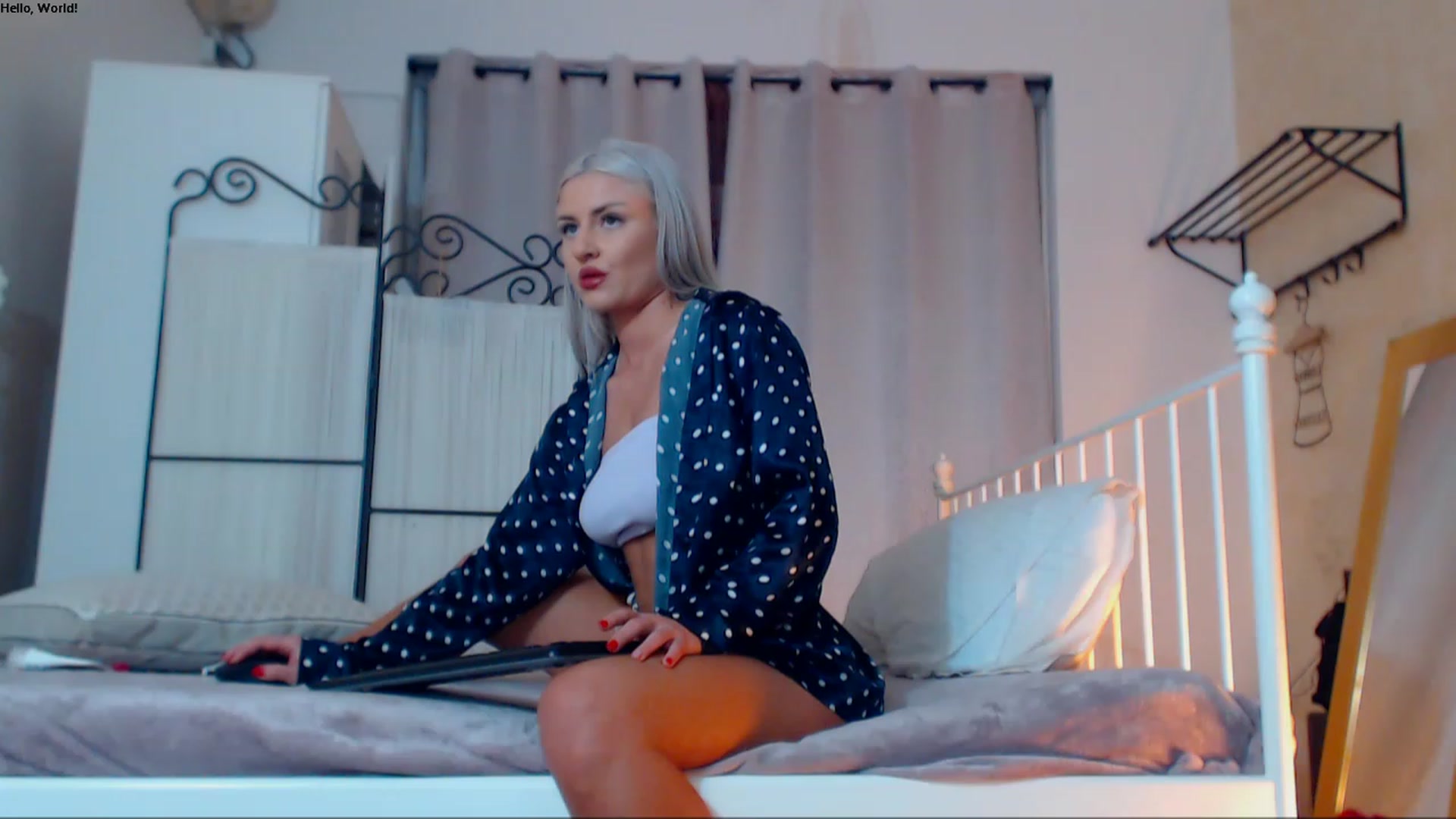 Gallery image thumbnail from Ammellyaxo's myfreecams stream on, 12/19/2022, 16:15 image 8 of 20