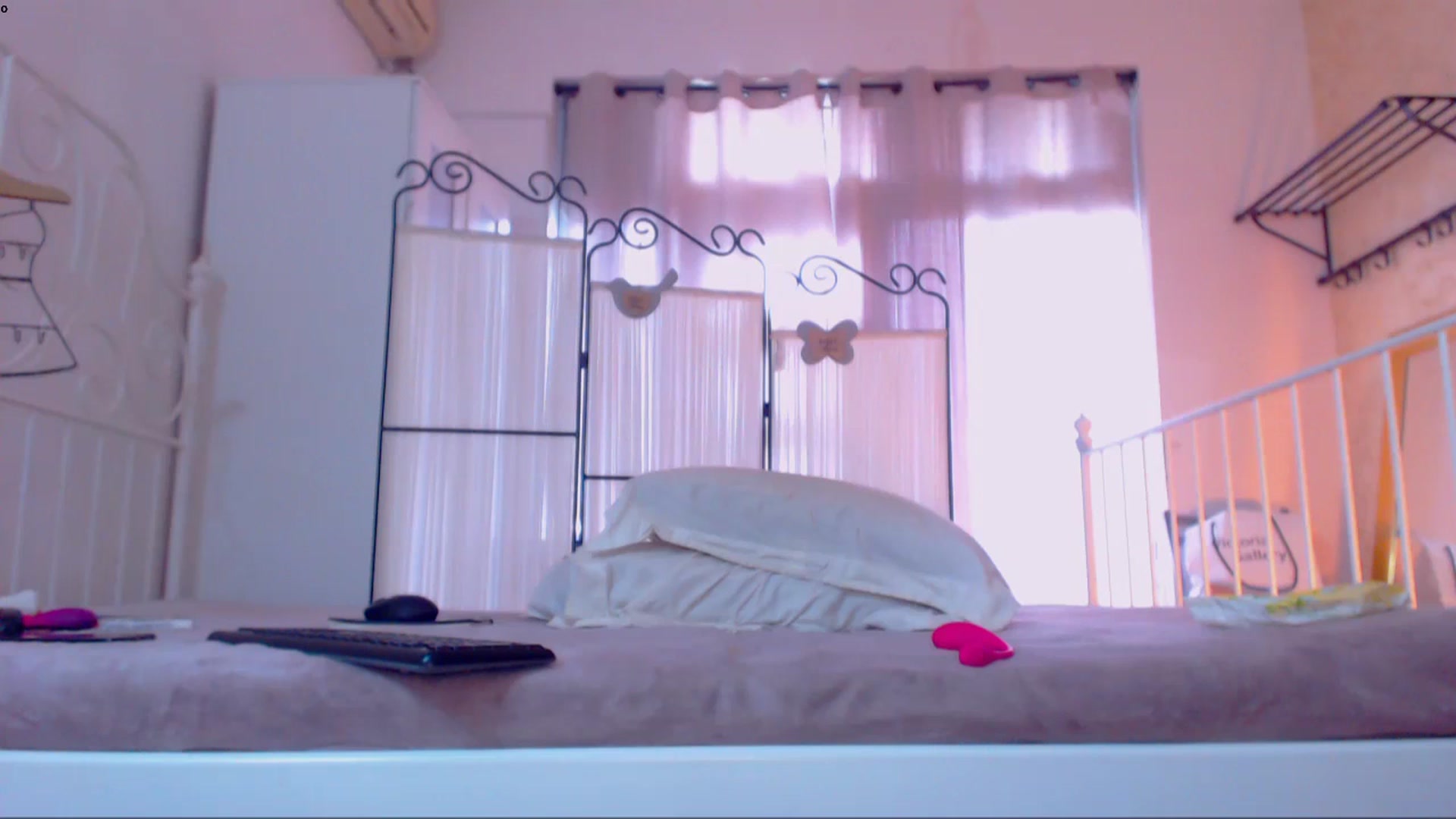 Gallery image thumbnail from Ammellyaxo's myfreecams stream on, 04/22/2024, 11:42 image 16 of 20
