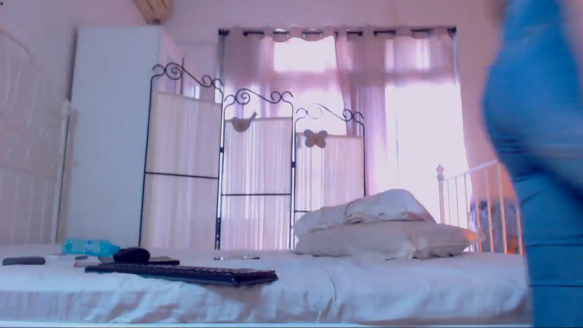 Gallery image thumbnail from Ammellyaxo's myfreecams stream on, 05/08/2024, 13:11 image 15 of 20