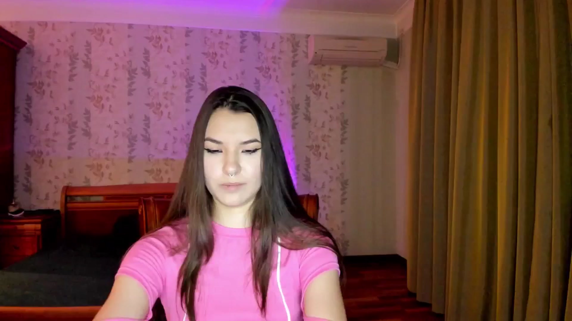Gallery image thumbnail from AmnesiaGirl1's myfreecams stream on, 11/08/2024, 01:03 image 2 of 20