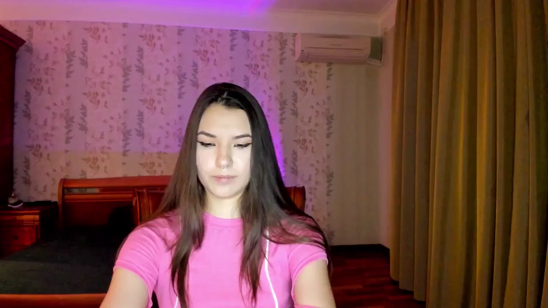 Gallery image thumbnail from AmnesiaGirl1's myfreecams stream on, 11/08/2024, 01:03 image 4 of 20