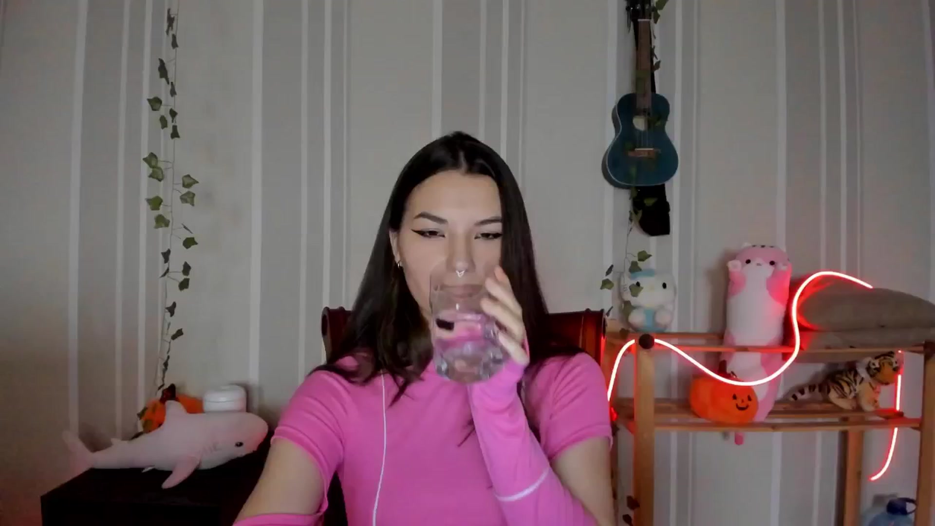 Gallery image thumbnail from AmnesiaGirl1's myfreecams stream on, 12/01/2024, 13:07 image 14 of 20