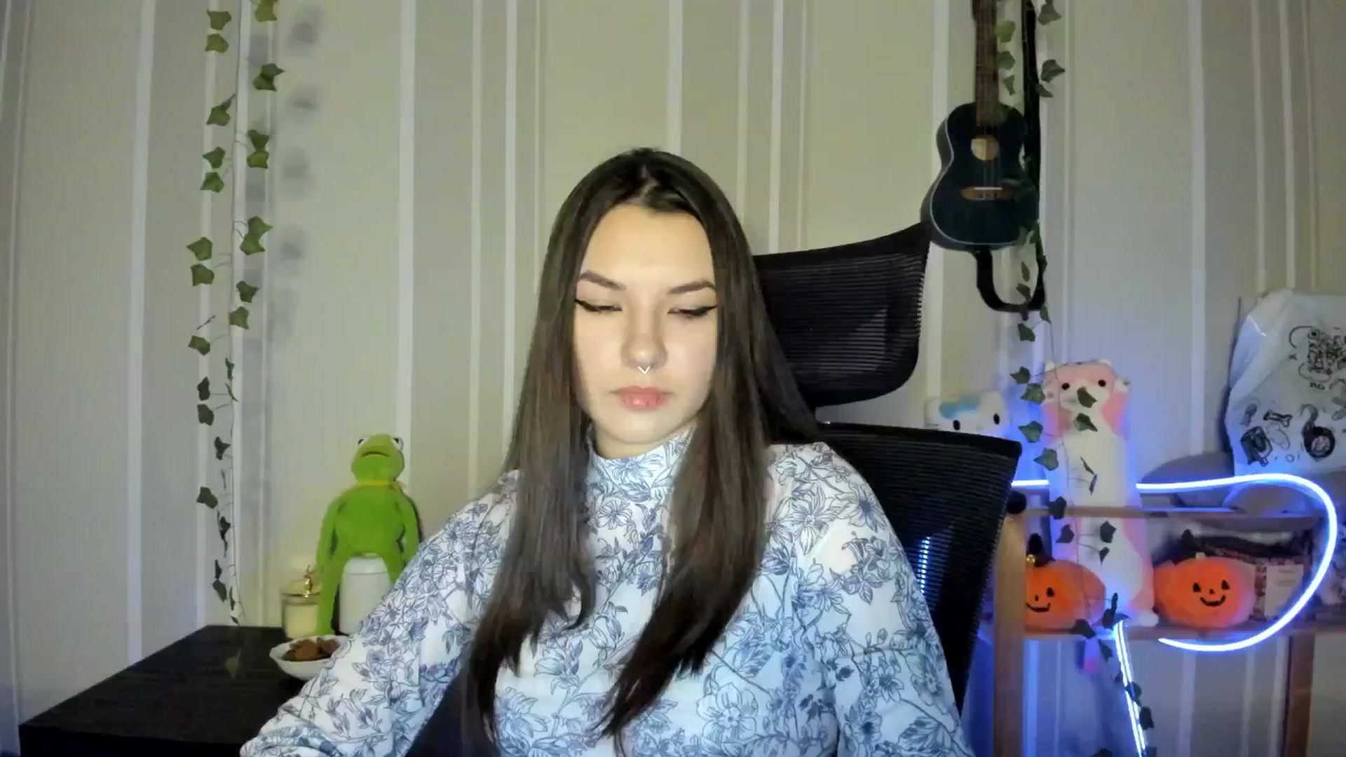 Gallery image thumbnail from AmnesiaGirl1's myfreecams stream on, 12/18/2024, 15:18 image 13 of 20