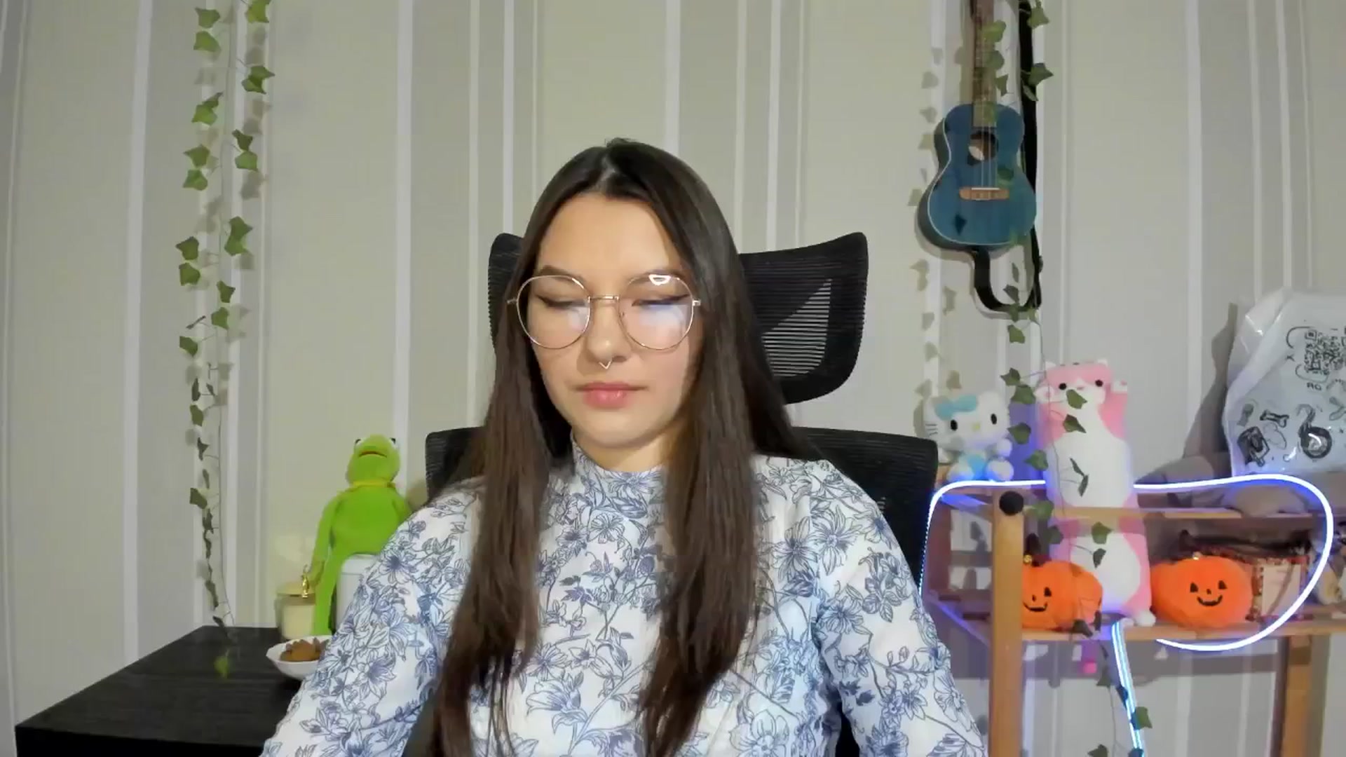 Gallery image thumbnail from AmnesiaGirl1's myfreecams stream on, 12/18/2024, 15:18 image 18 of 20