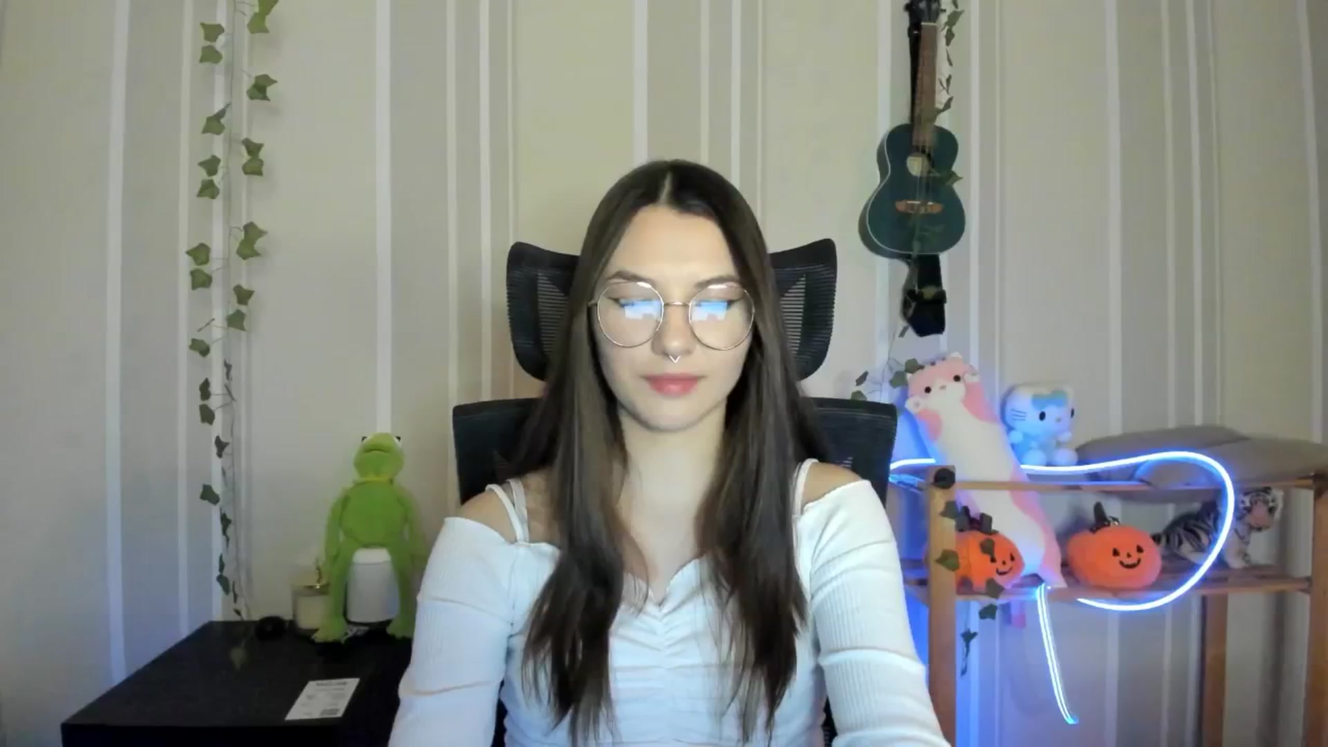 Gallery image thumbnail from AmnesiaGirl1's myfreecams stream on, 12/22/2024, 15:57 image 12 of 20