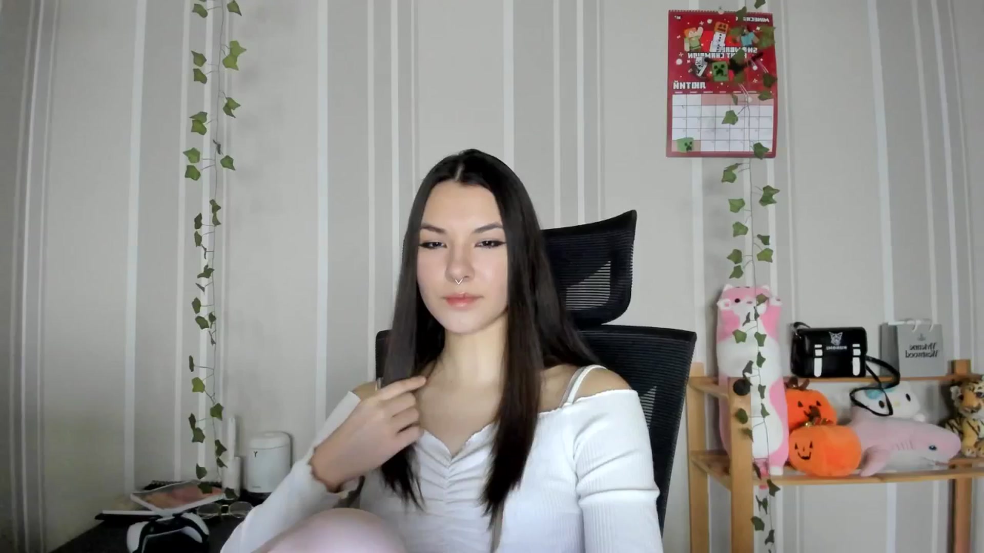Gallery image thumbnail from AmnesiaGirl1's myfreecams stream on, 02/06/2025, 14:21 image 12 of 20