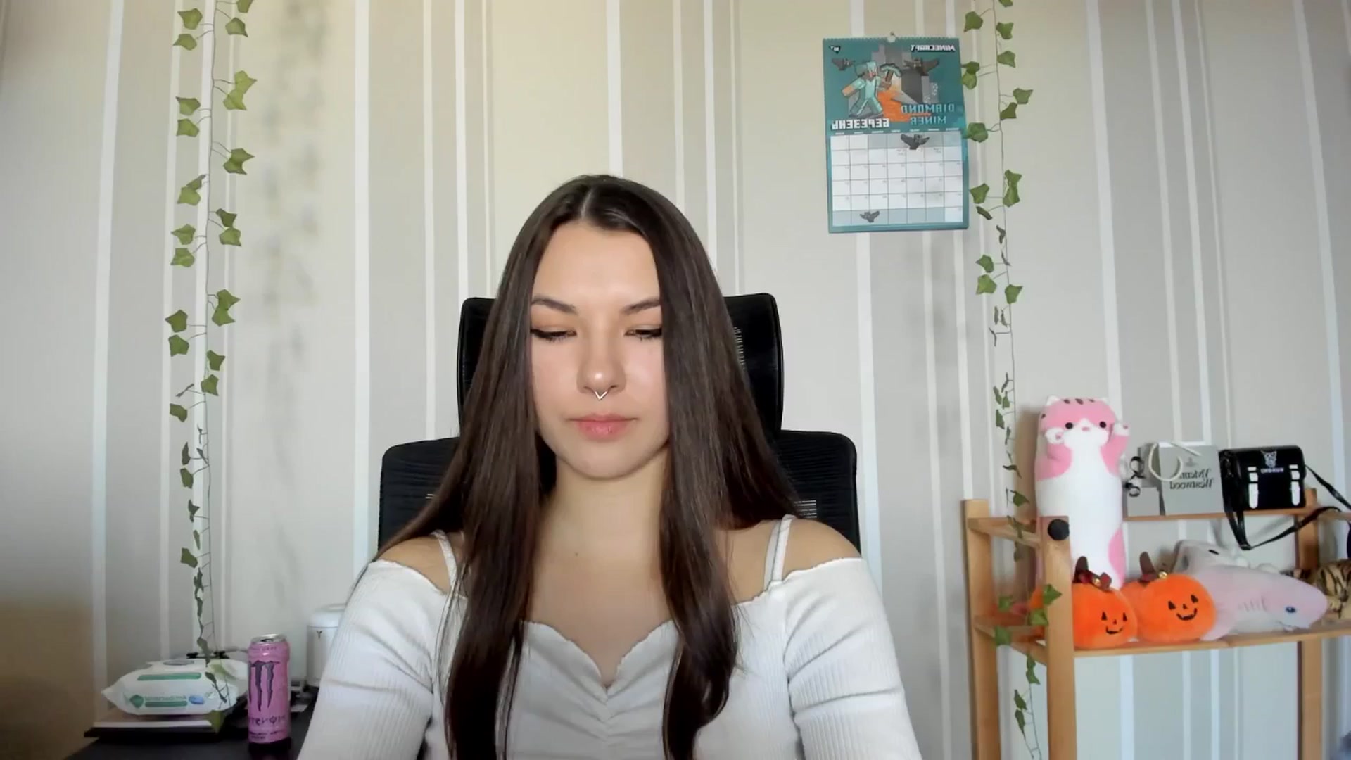 Gallery image thumbnail from AmnesiaGirl1's myfreecams stream on, 03/07/2025, 14:38 image 6 of 20