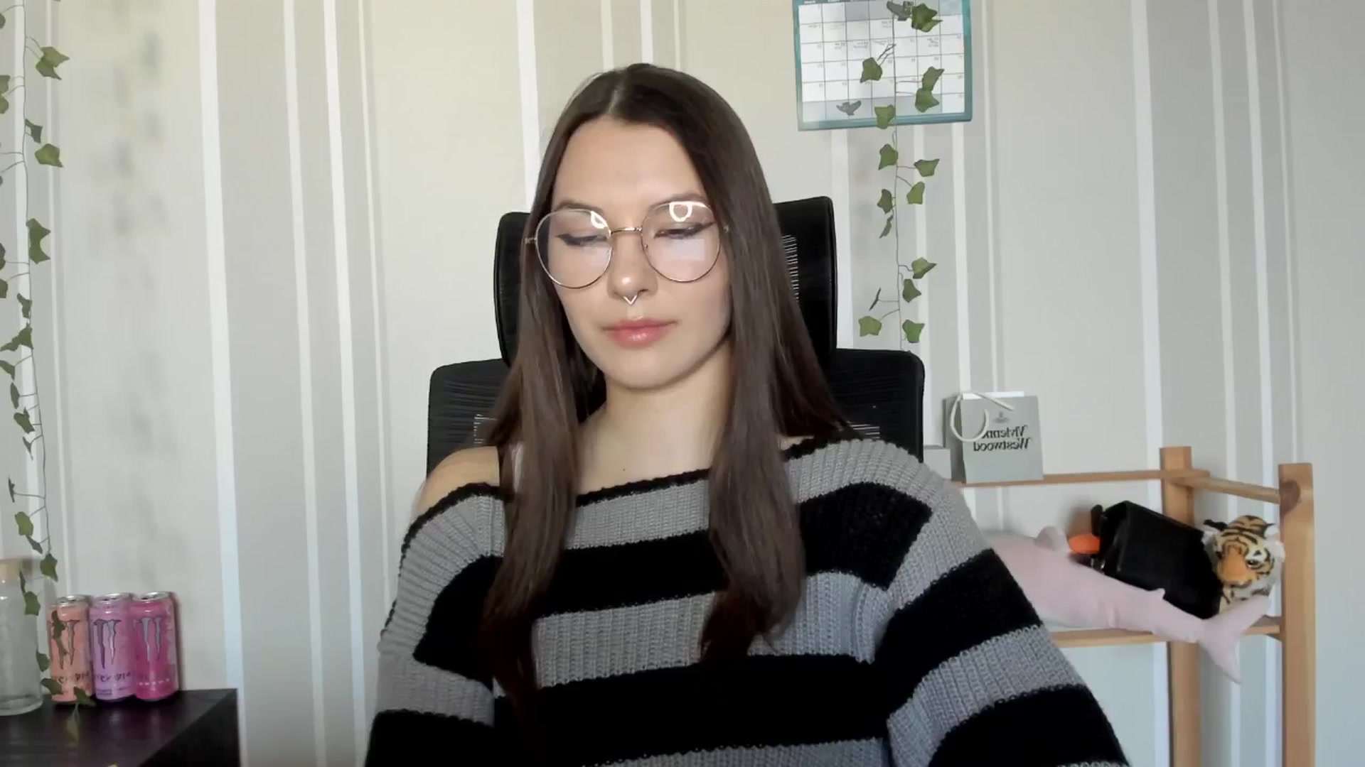 Gallery image thumbnail from AmnesiaGirl1's myfreecams stream on, 03/20/2025, 14:59 image 5 of 20